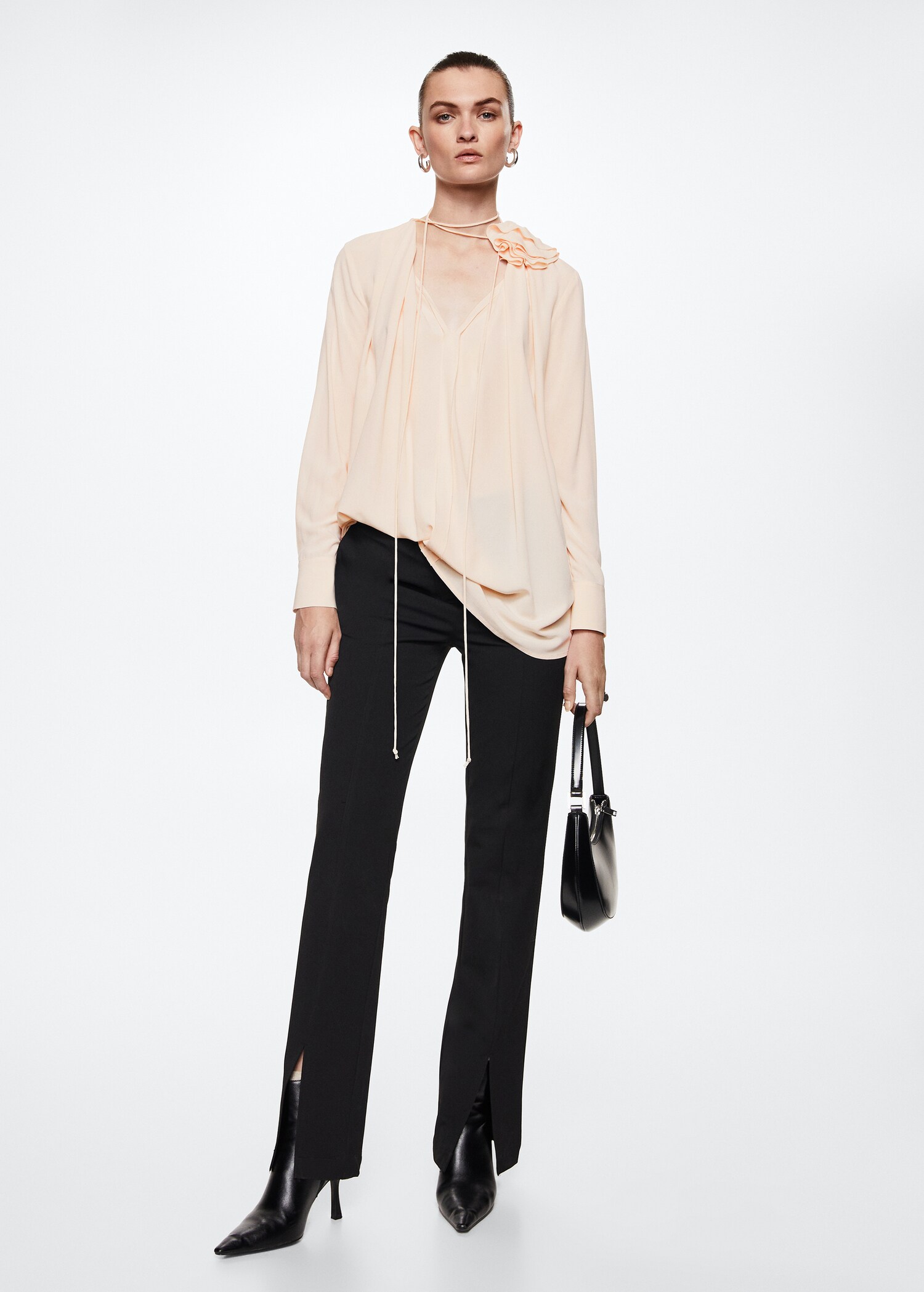 Bluse mit Blumendetail - Allgemeine Ansicht