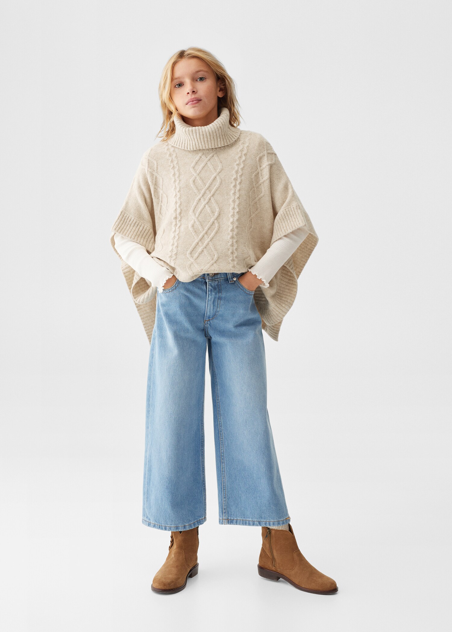 Cable-knit poncho - General plane