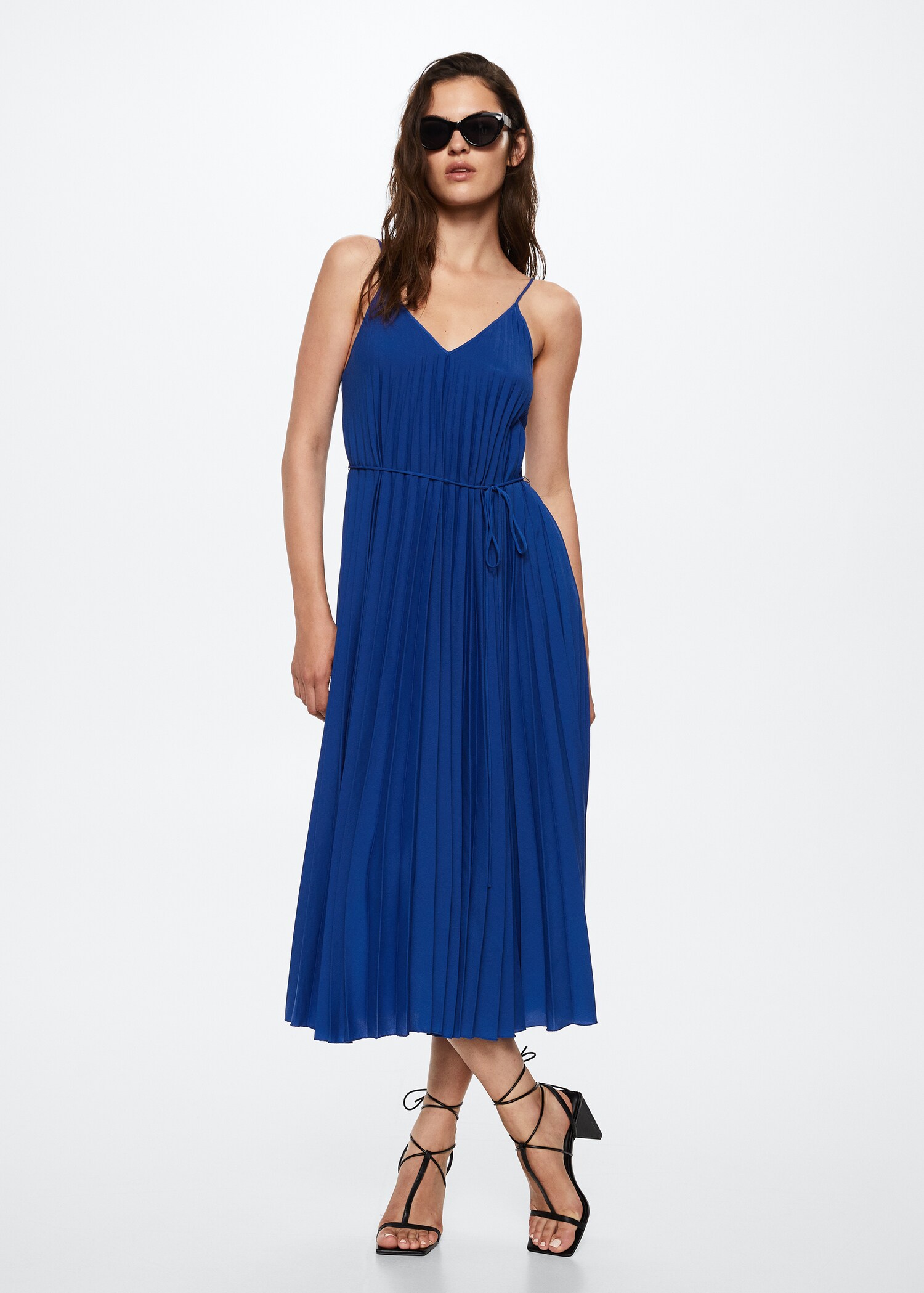 Vestido plissado cinto - Plano geral
