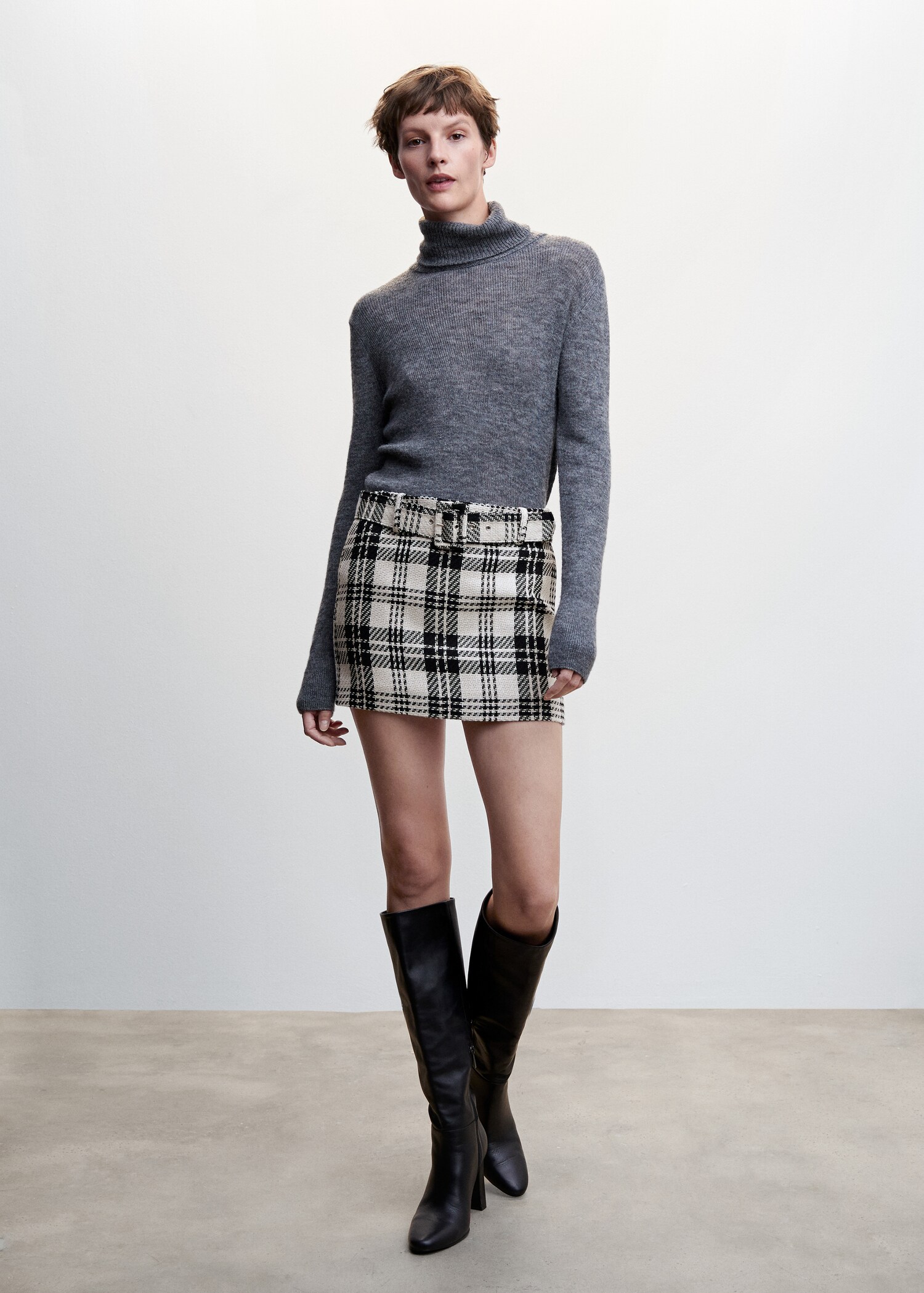 Skirt with safety pin detail - General plane