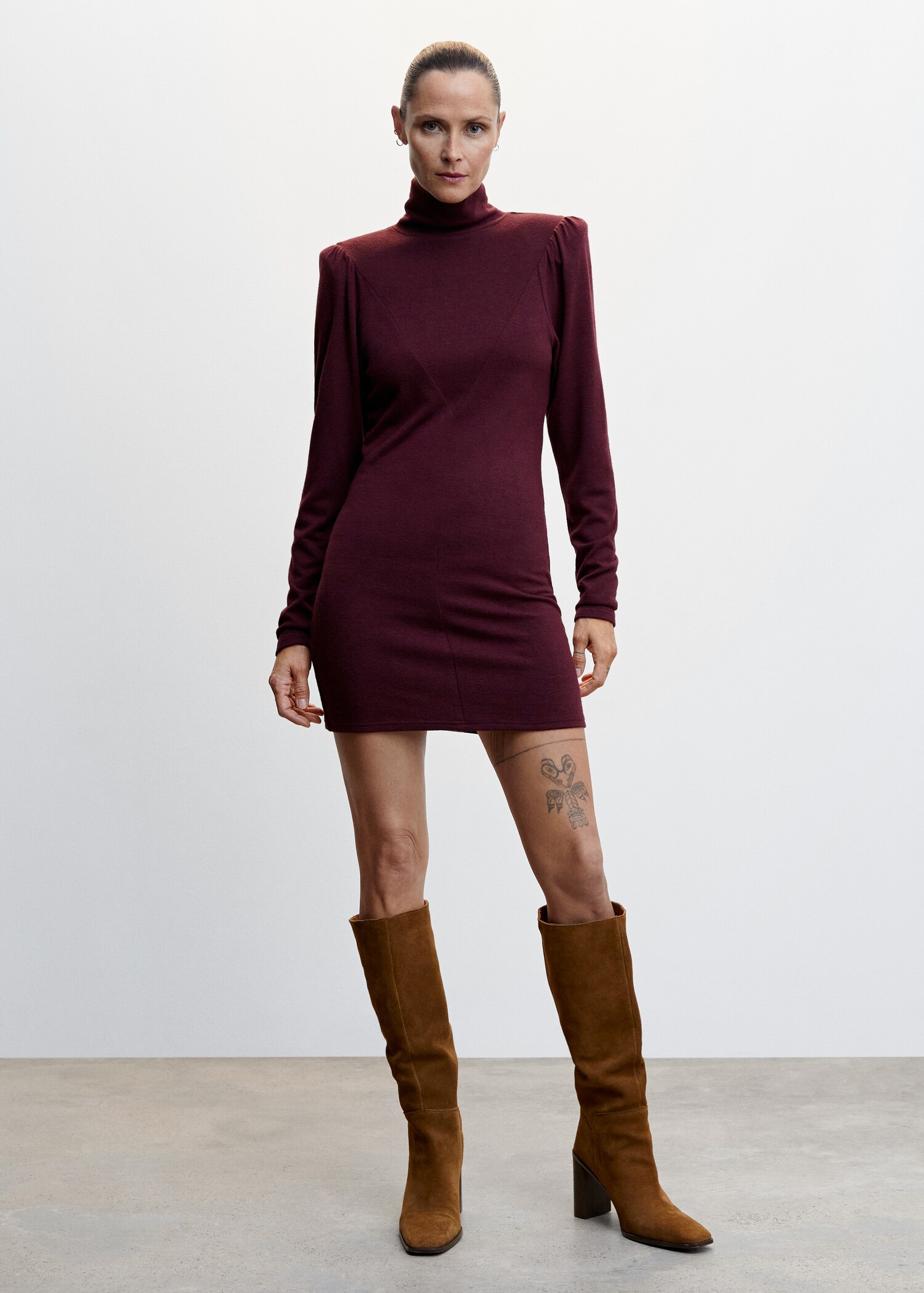 Knitted turtleneck dress - General plane