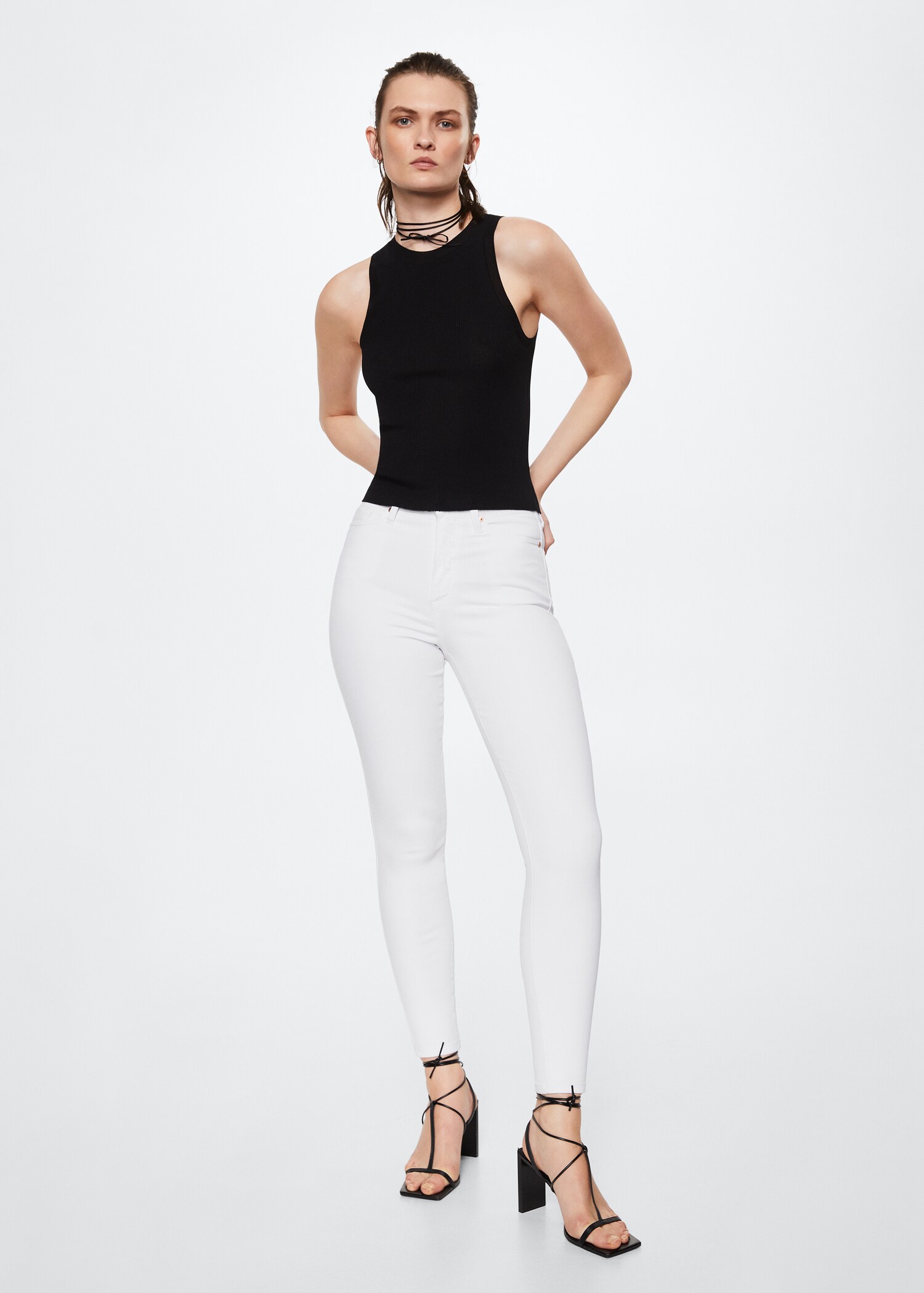 Jeans skinny tiro alto  - Plano general
