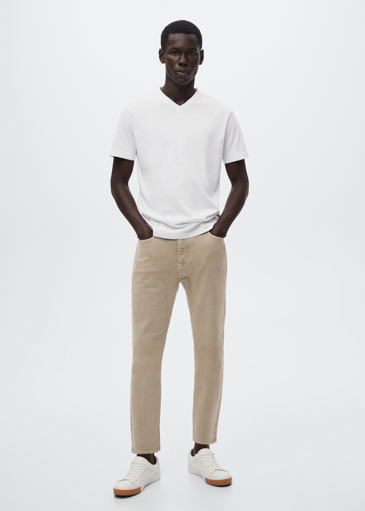 Basic V-neck t-shirt - General plane