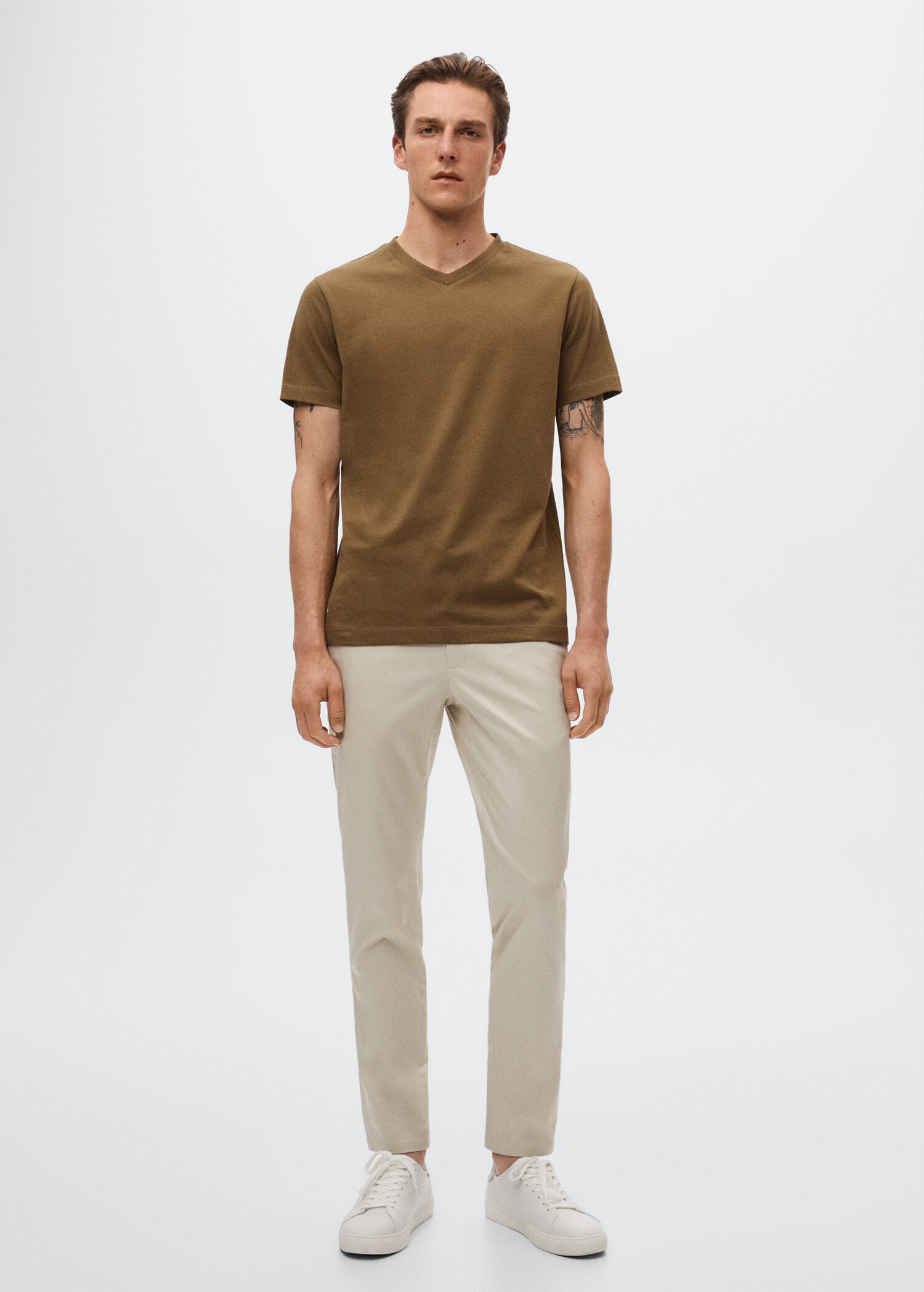 Basic V-neck t-shirt - General plane