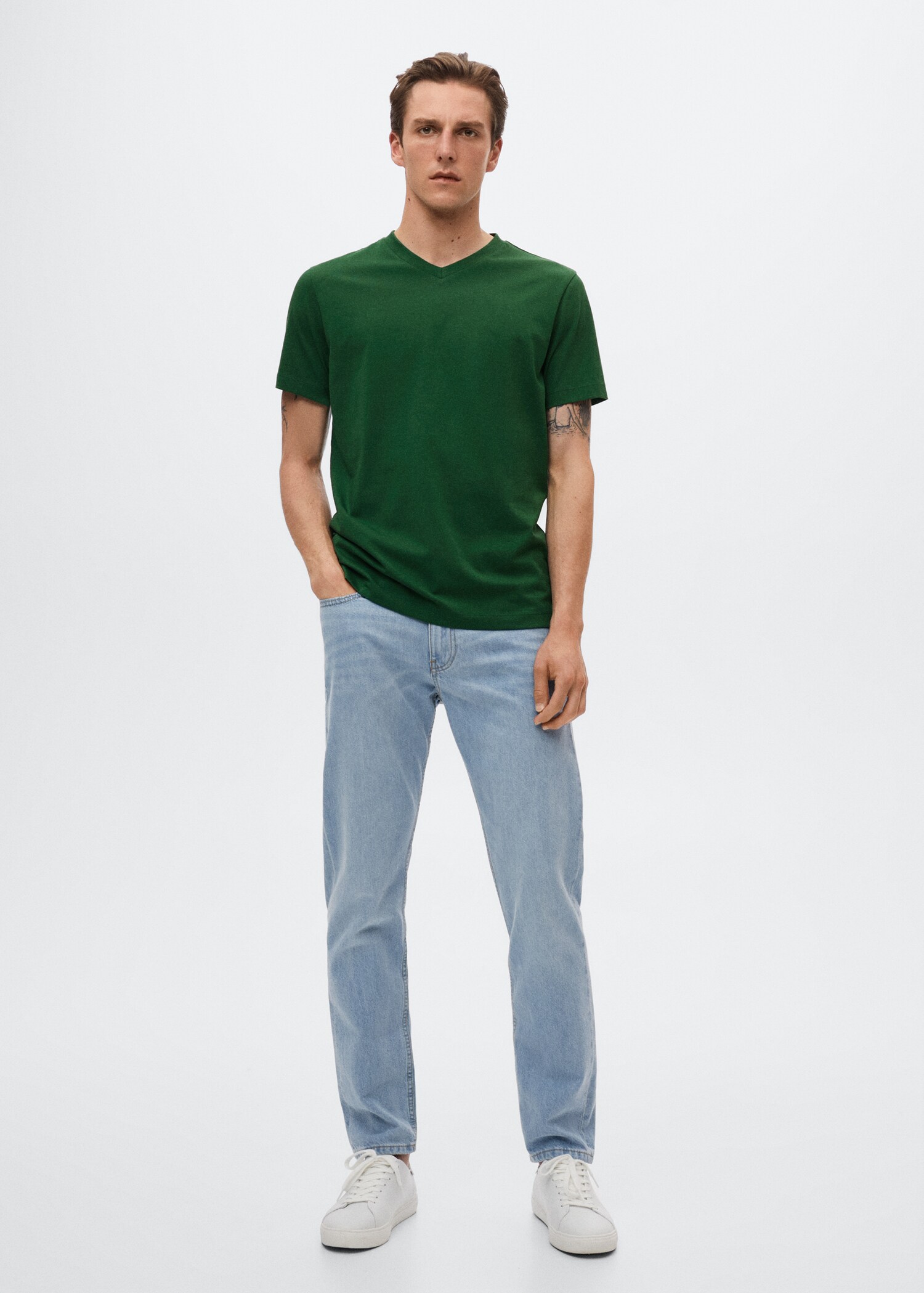 Basic V-neck t-shirt - General plane