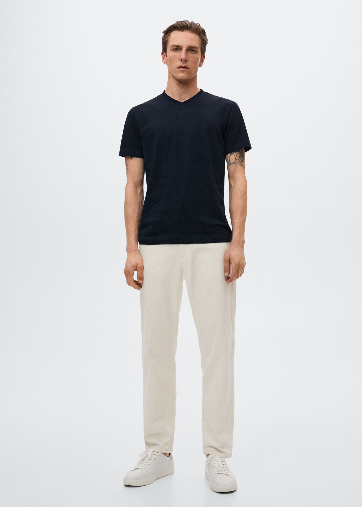 Basic V-neck t-shirt - General plane