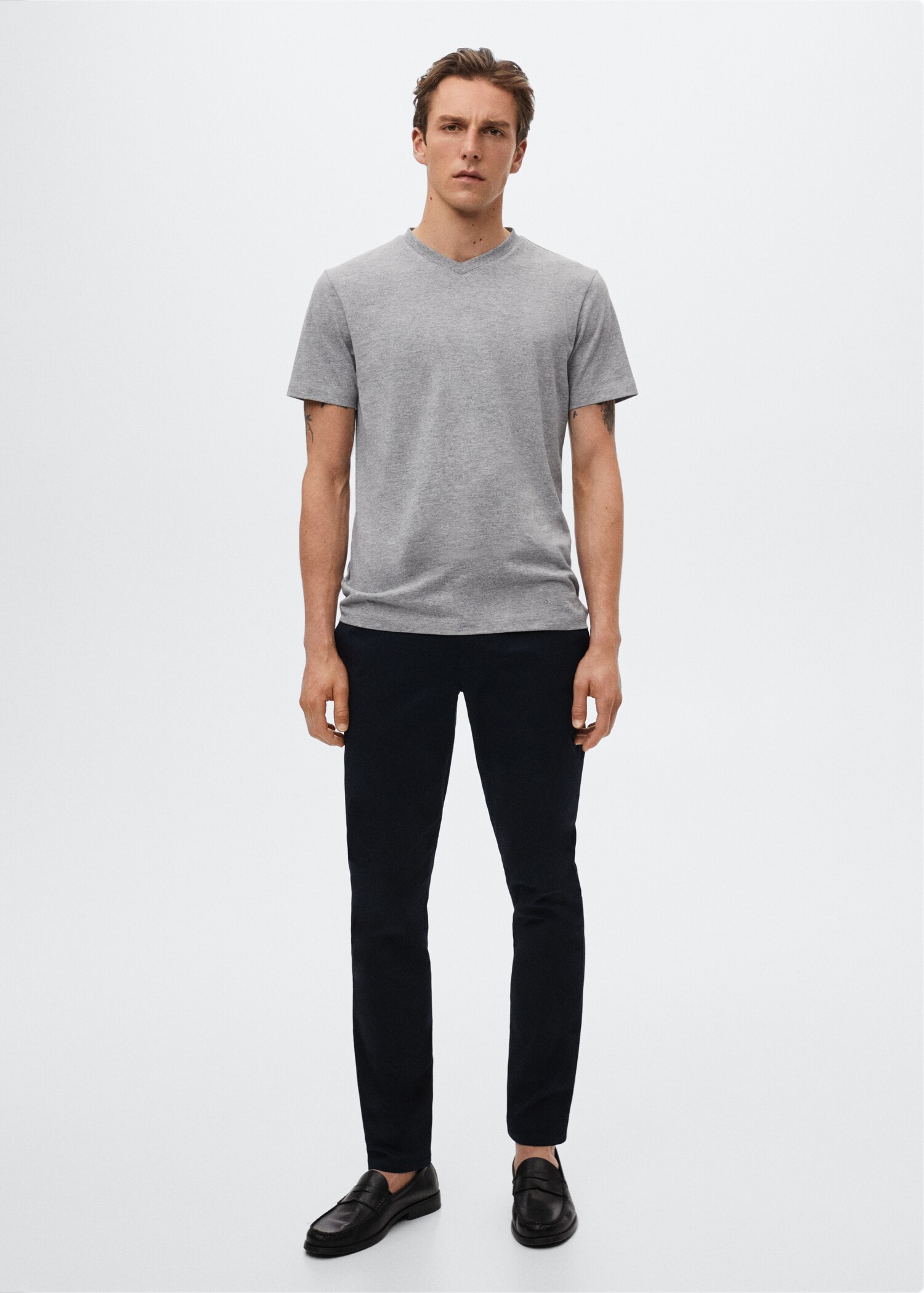 Basic V-neck t-shirt - General plane