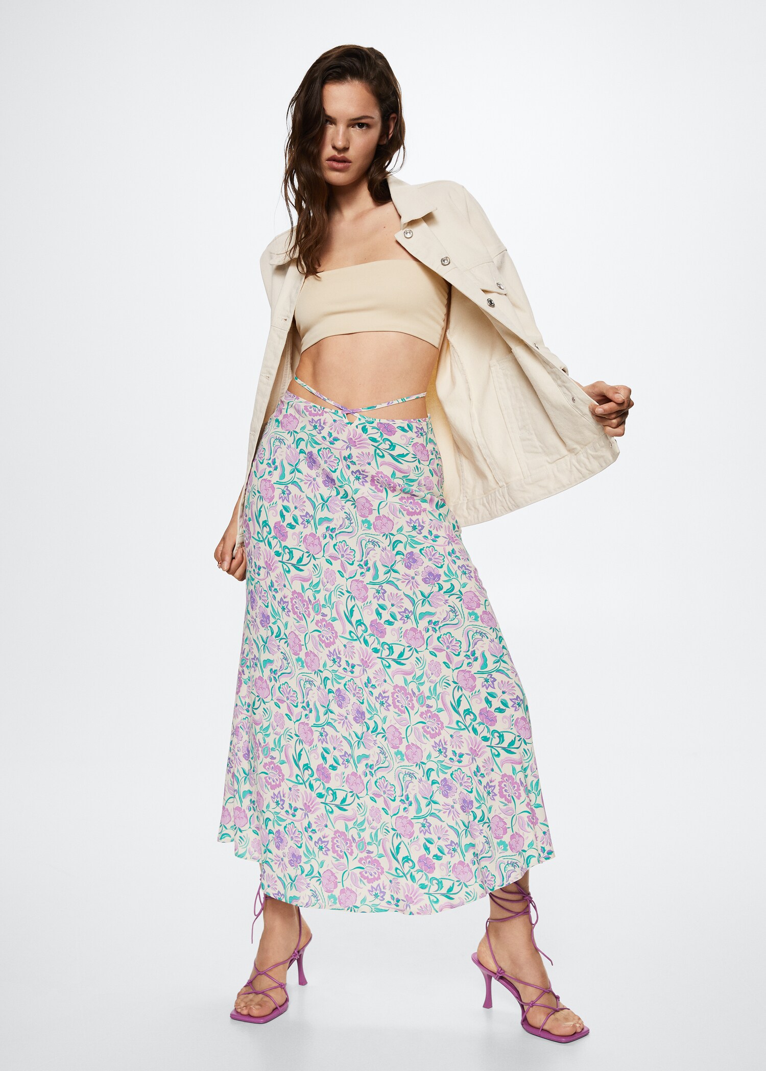 Falda fluida estampada - Plano general