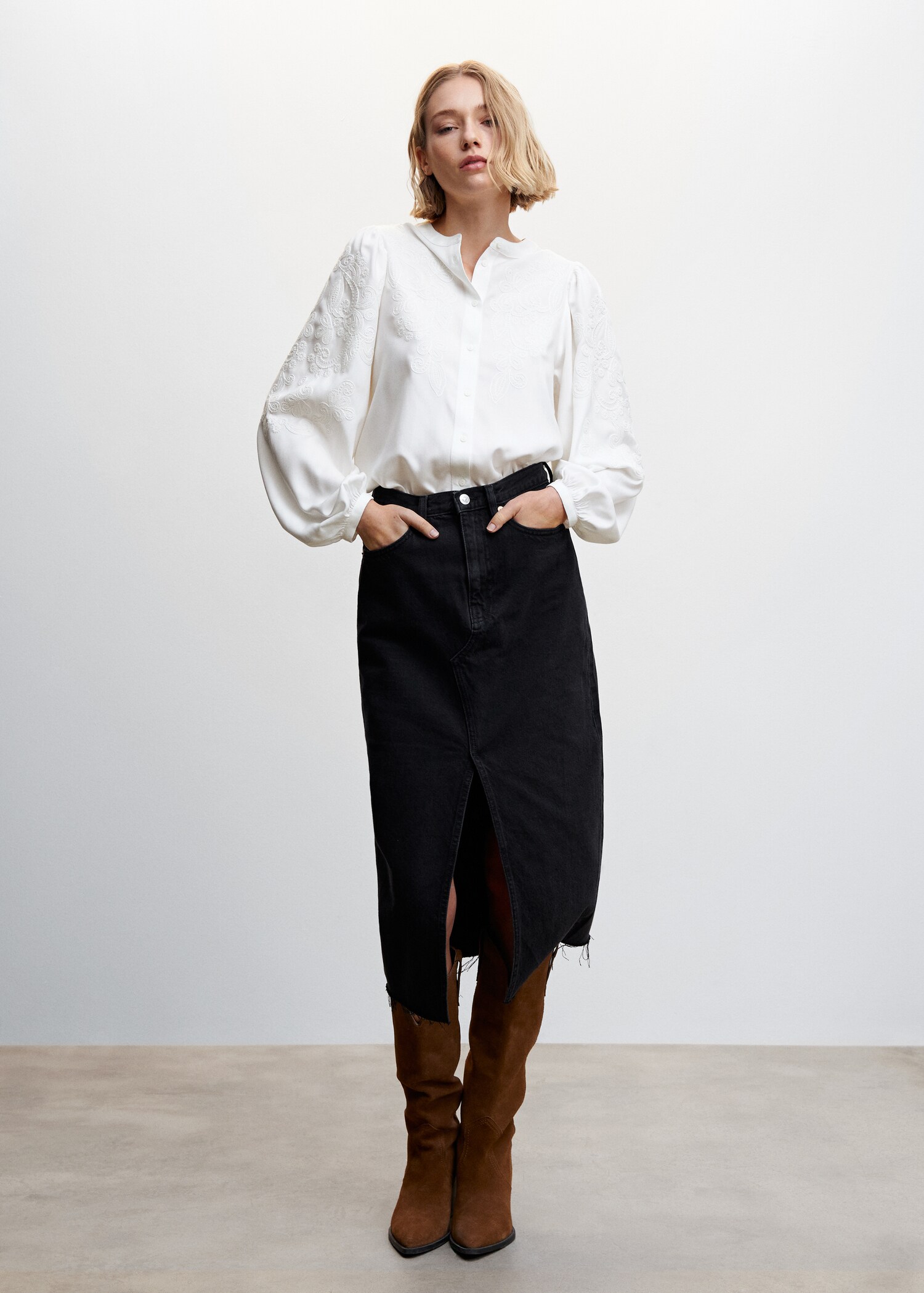 Bluse mit floraler Stickerei - Allgemeine Ansicht
