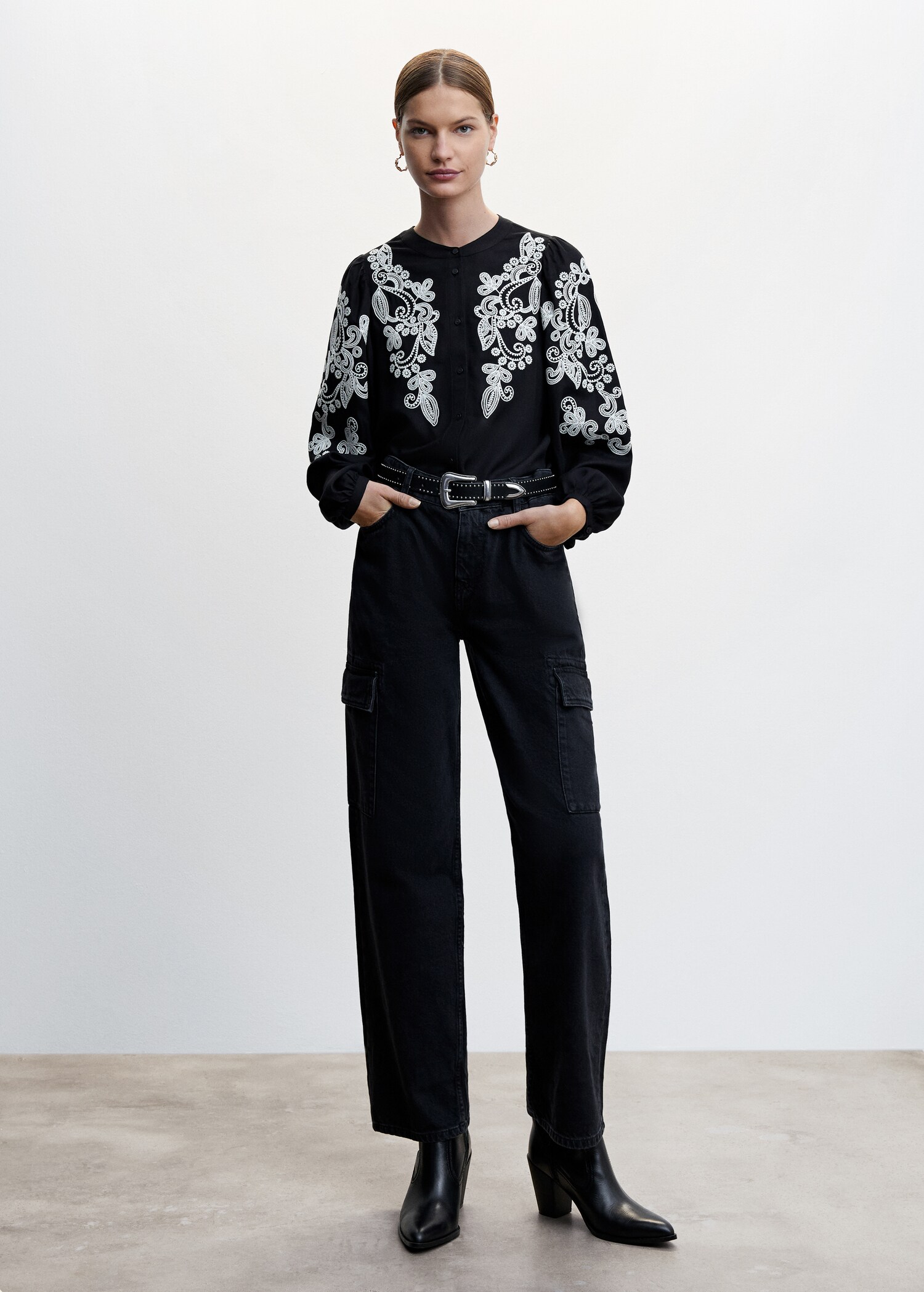 Floral embroidery blouse - General plane