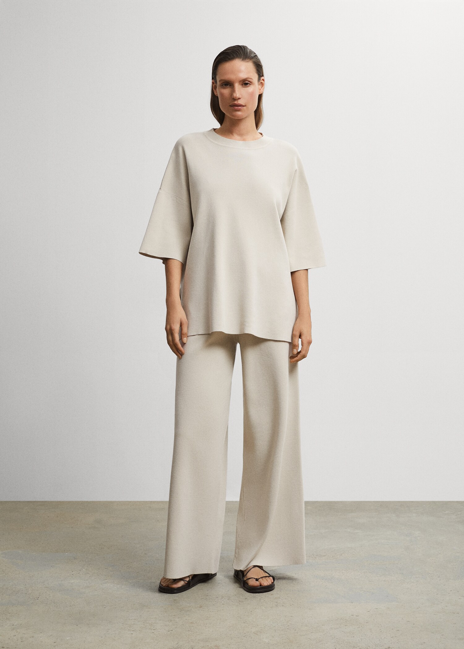 Short-sleeved compact knitted top - General plane