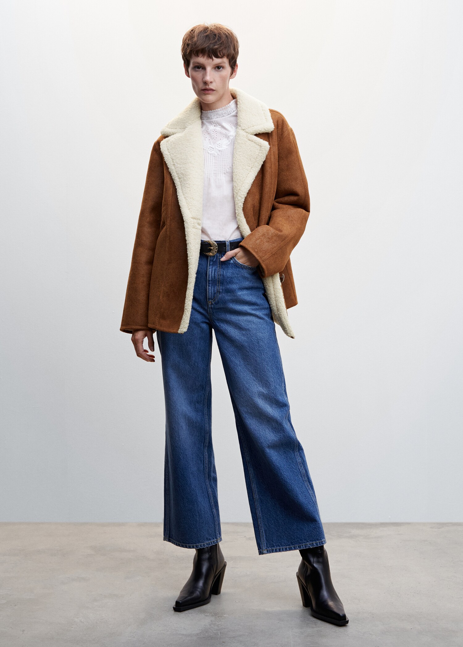 Abrigo oversize doble faz - Plano general