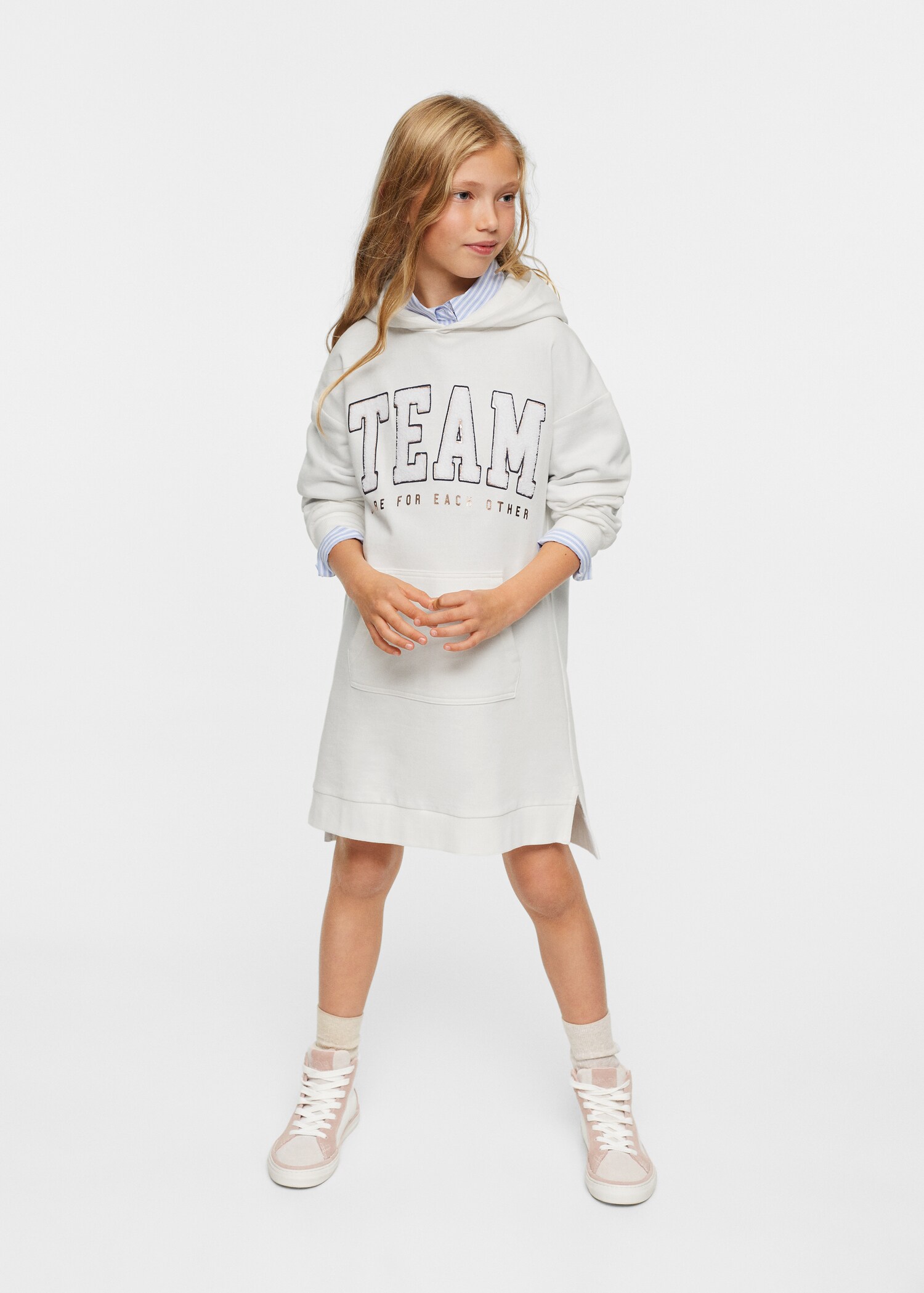 Sweatshirt-Kleid mit Schriftzug - Allgemeine Ansicht