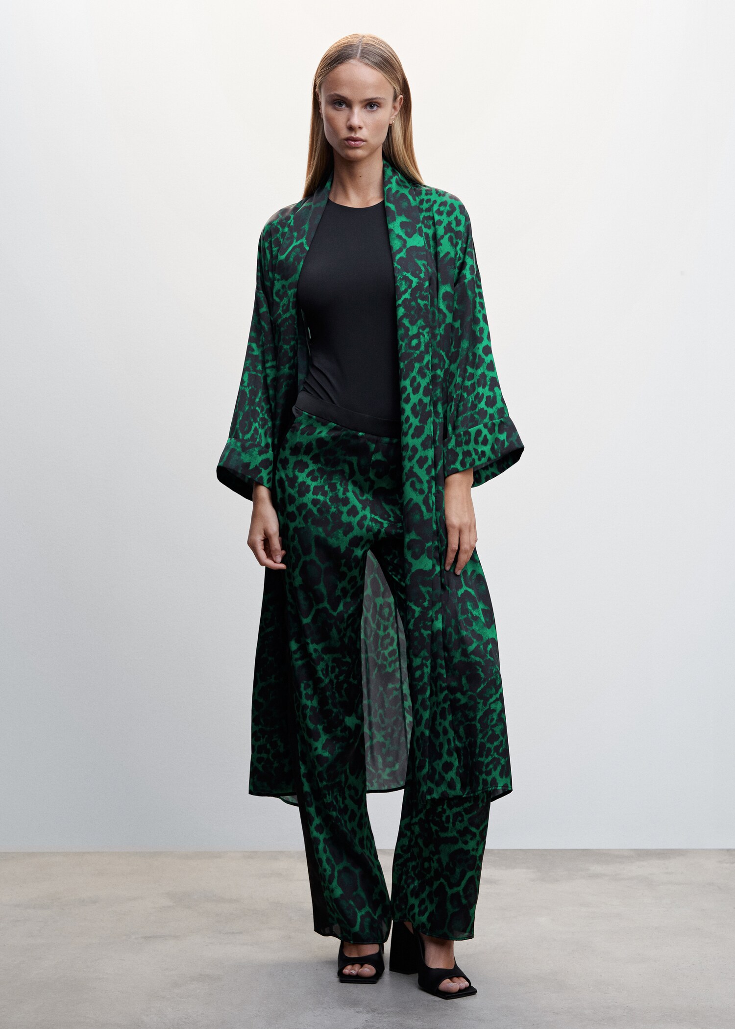 Pantaloni largi leopard  - Plan general