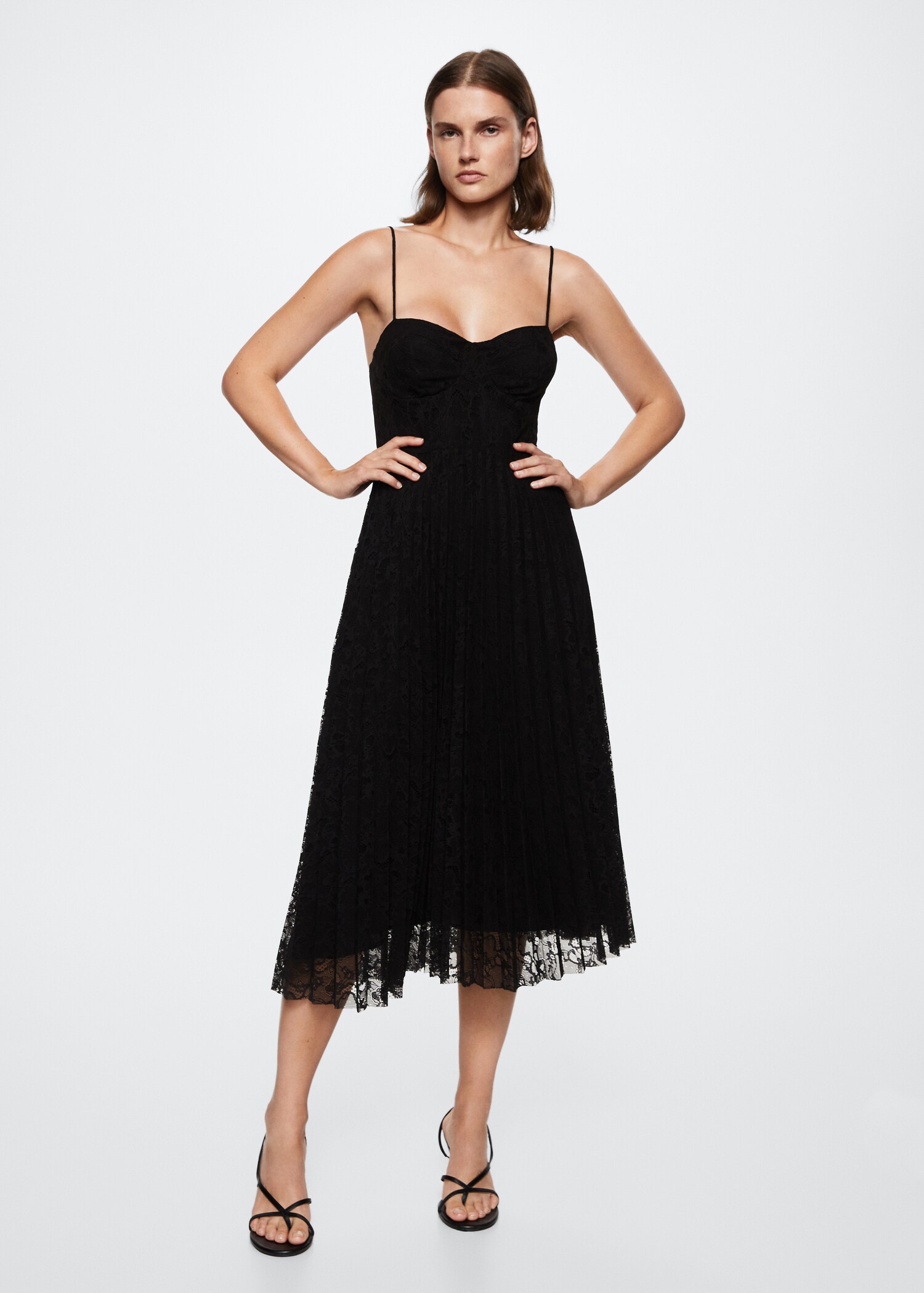 Plissée-Kleid mit Spitzenbesatz - Allgemeine Ansicht