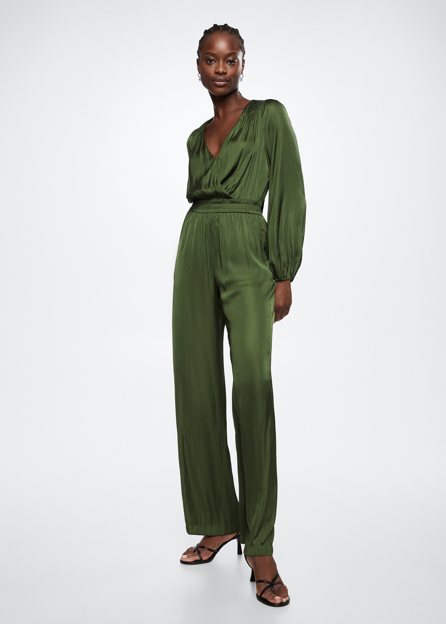 Lang satinert jumpsuit - Total bildeutsnitt