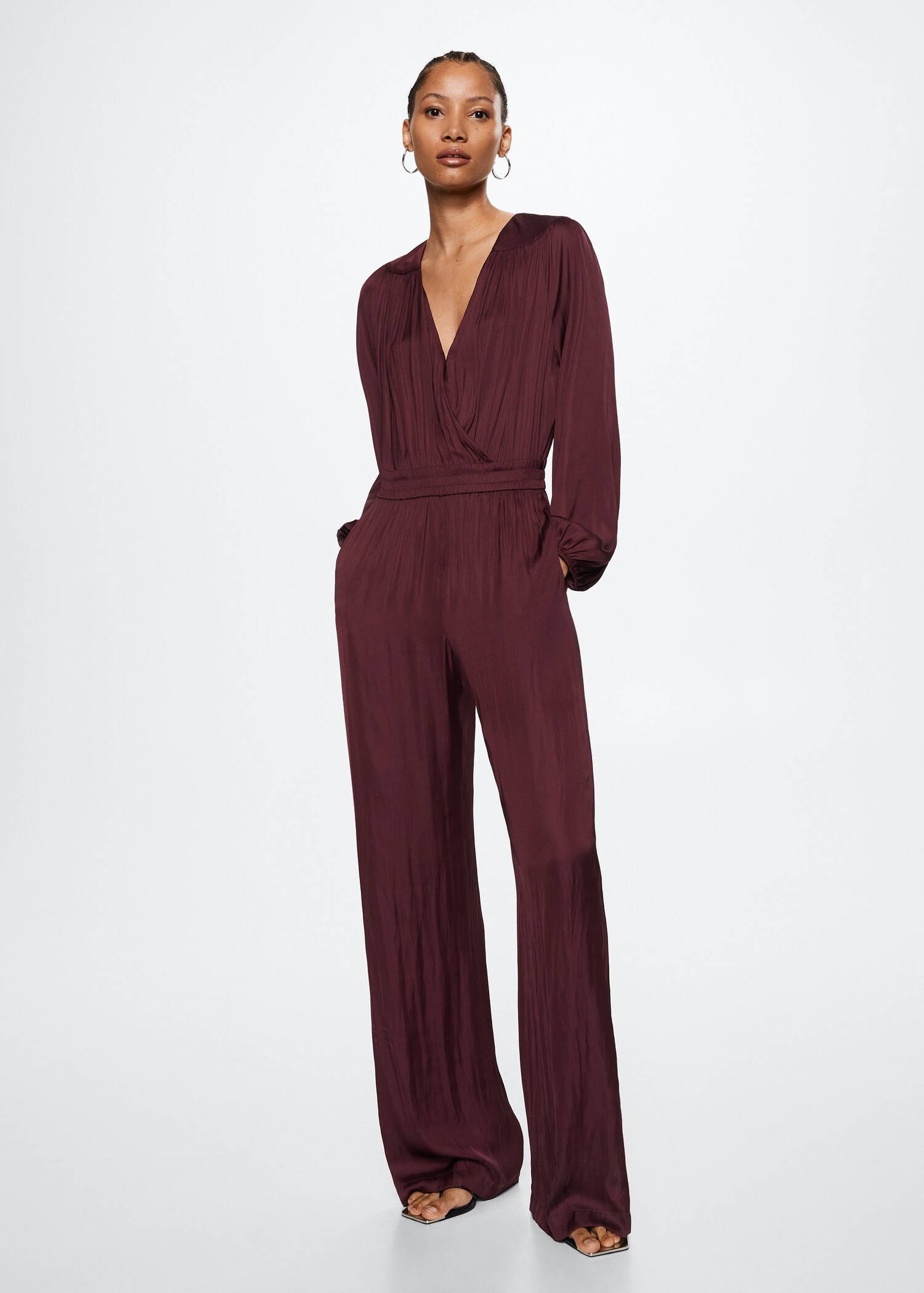 Lang satinert jumpsuit - Total bildeutsnitt