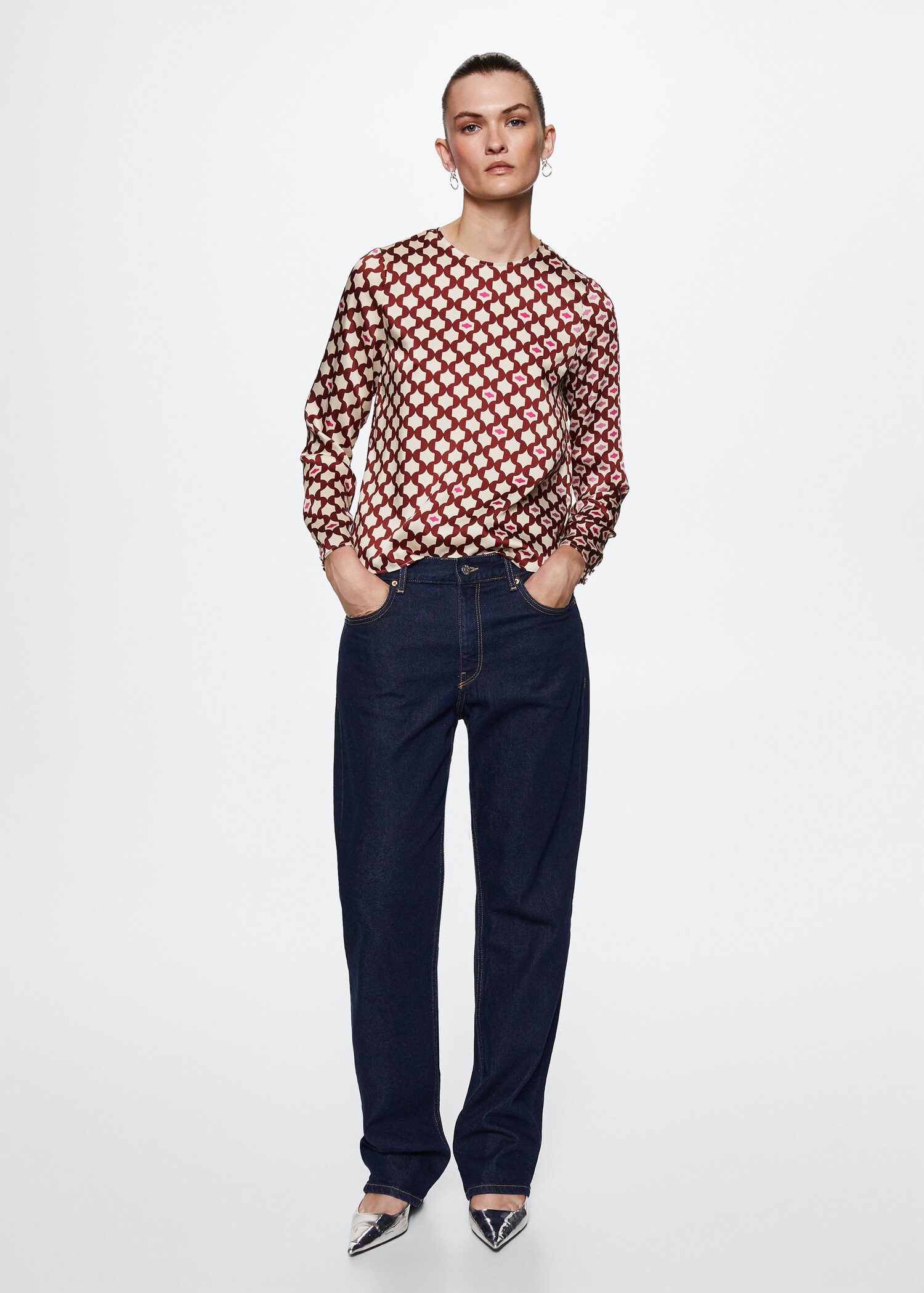 Blusa acetinada estampada - Plano geral
