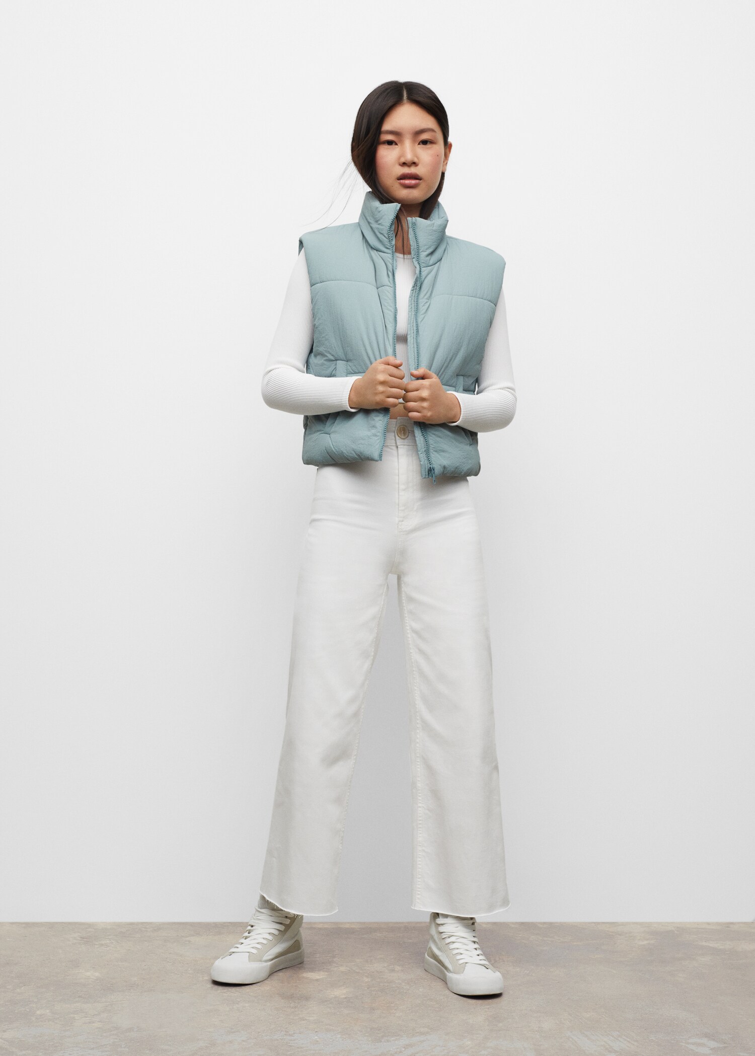 Textured quilted gilet - General plane