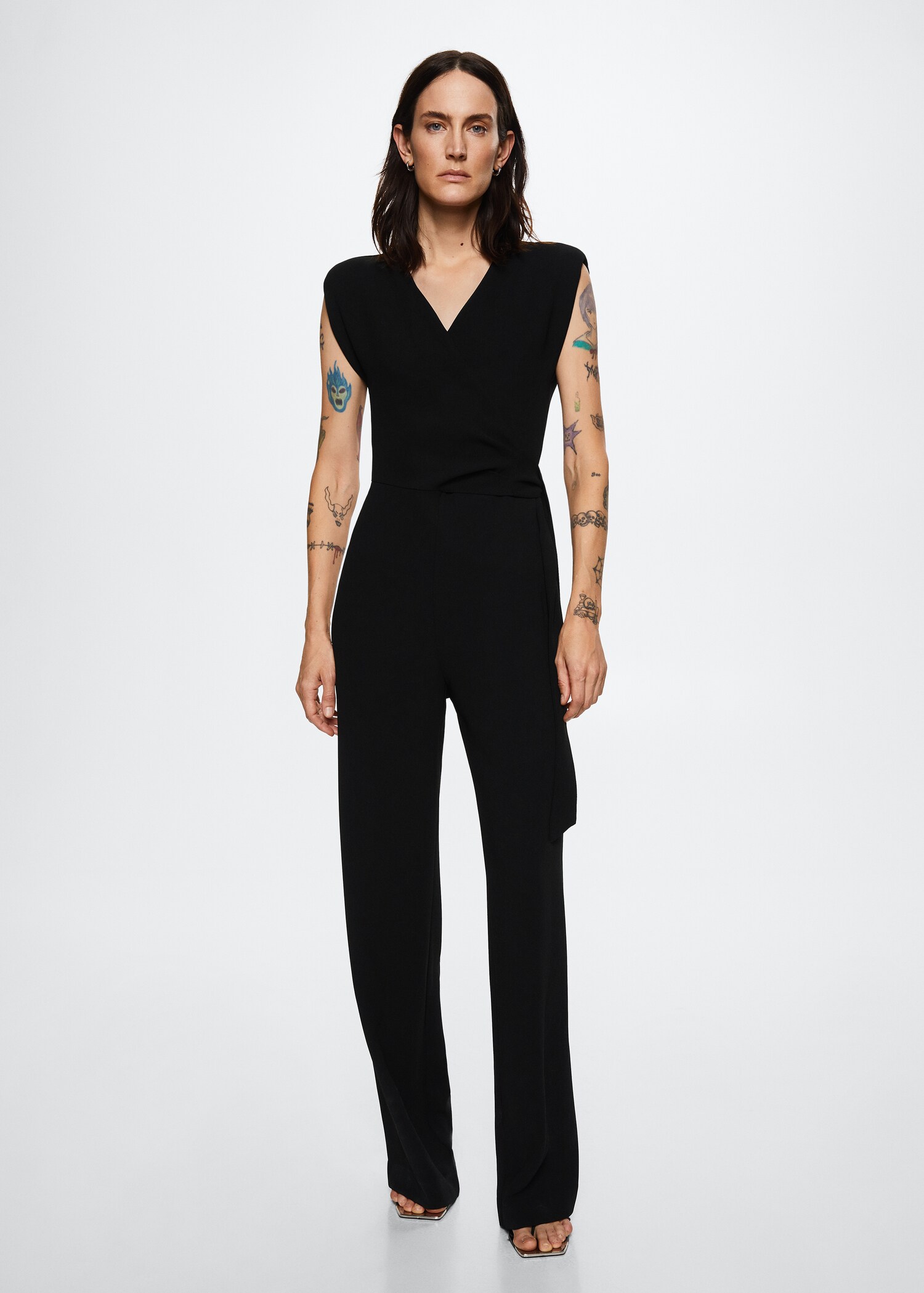 Jumpsuit mit Schulterpolstern und Schleife - Allgemeine Ansicht