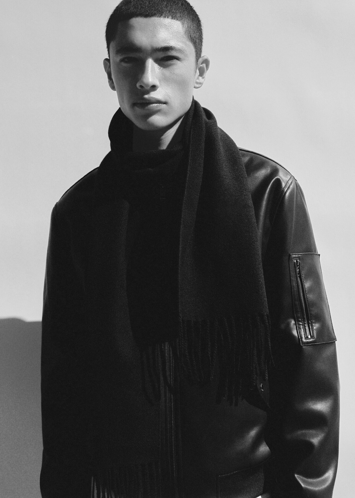 Fringed plain scarf - General plane