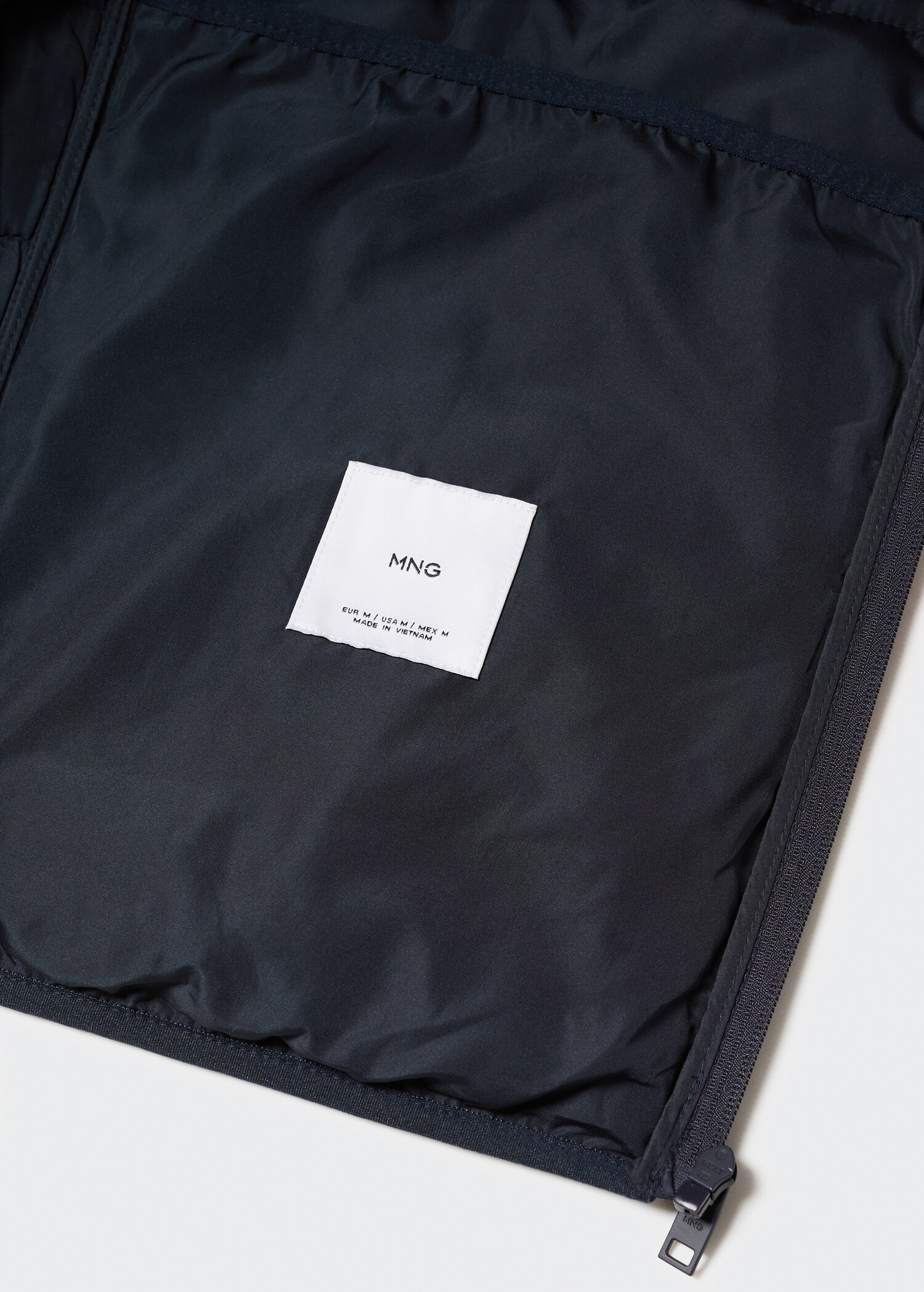 Jaqueta embuatada water repellent - Detall de l'article 8