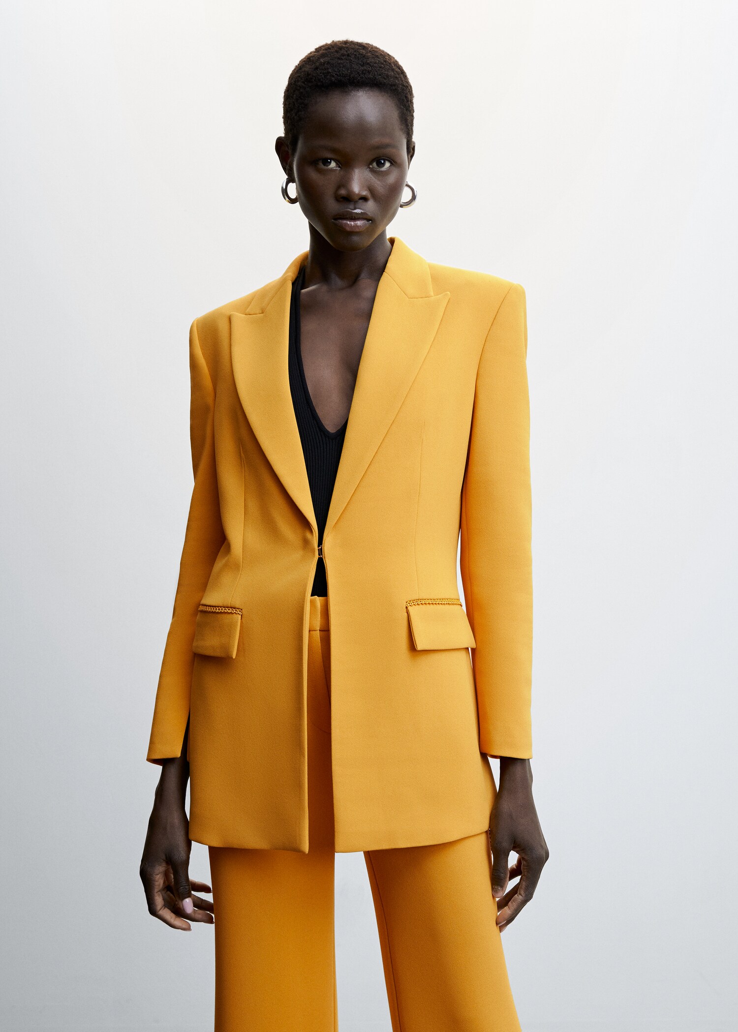 Blazer mit Stickerei-Detail - Damen | MANGO OUTLET Deutschland