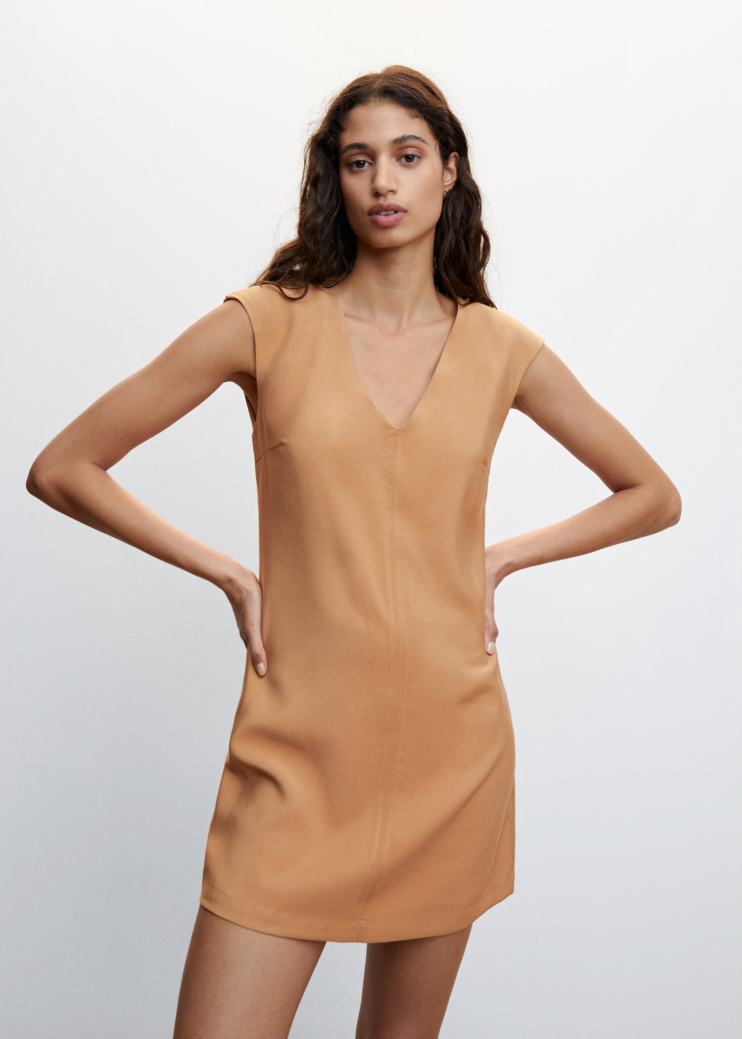 V-neckline short dress - Medium plane