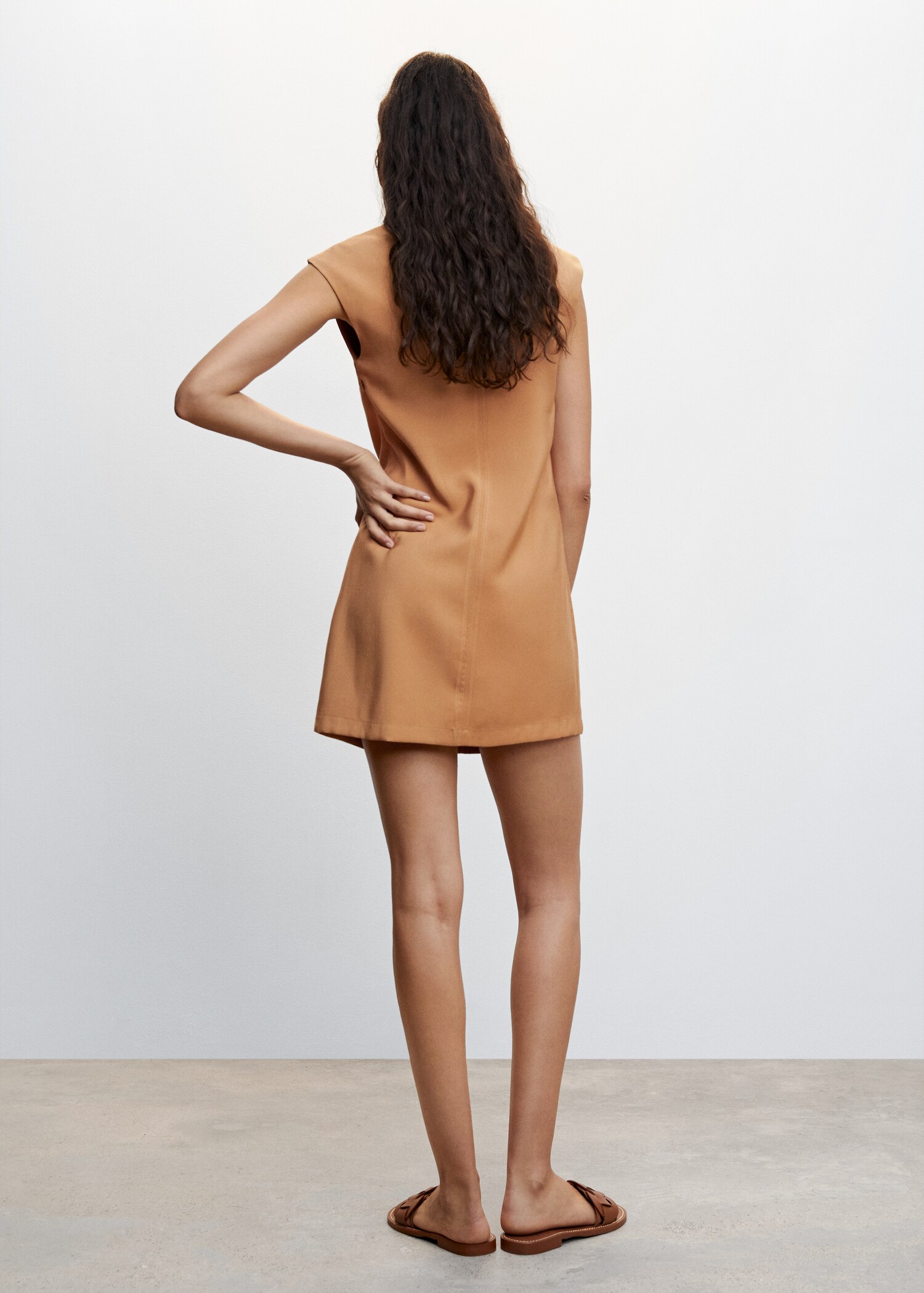 V-neckline short dress - Reverse of the article