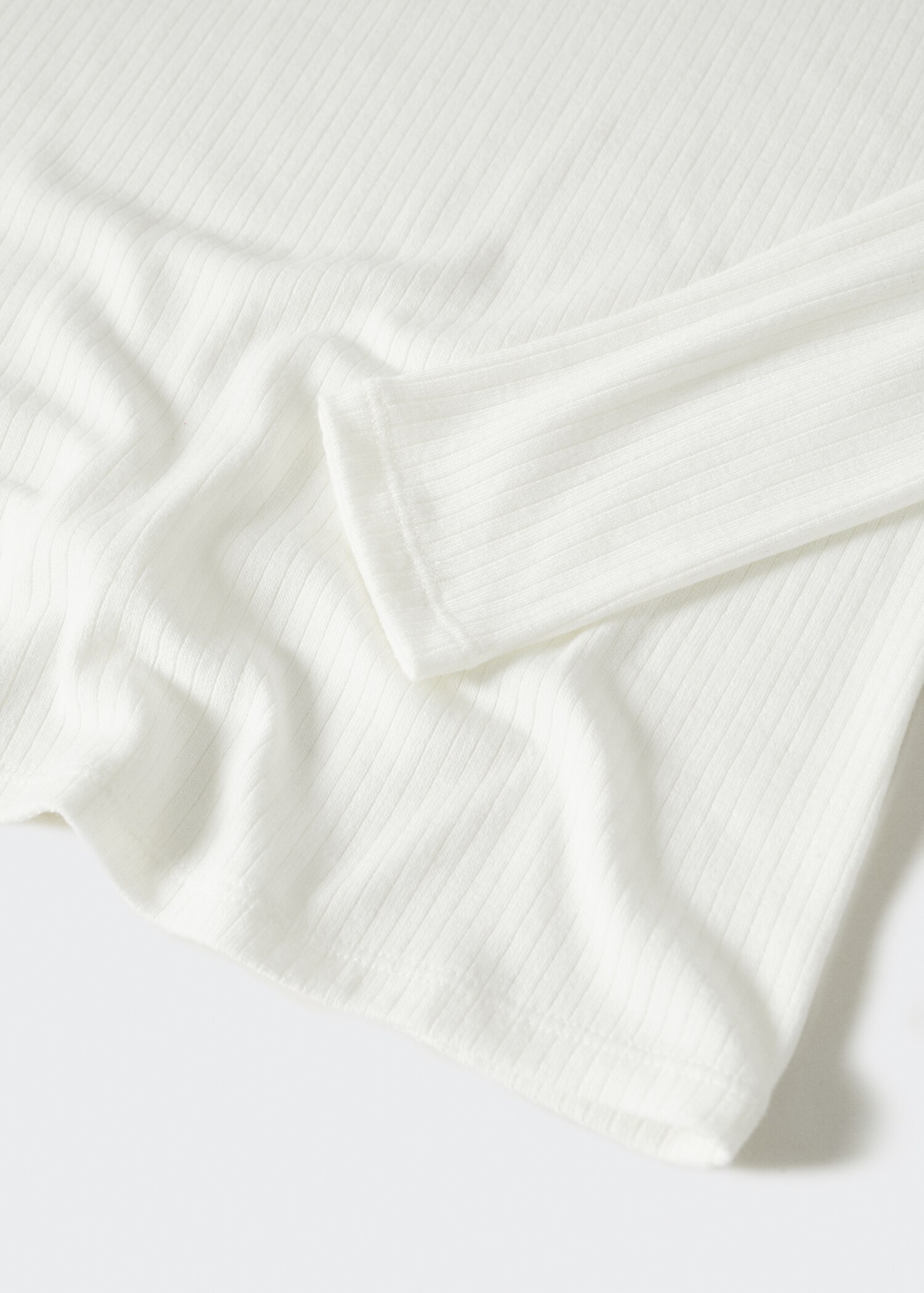 Ribbed long-sleeved t-shirt - Details of the article 8