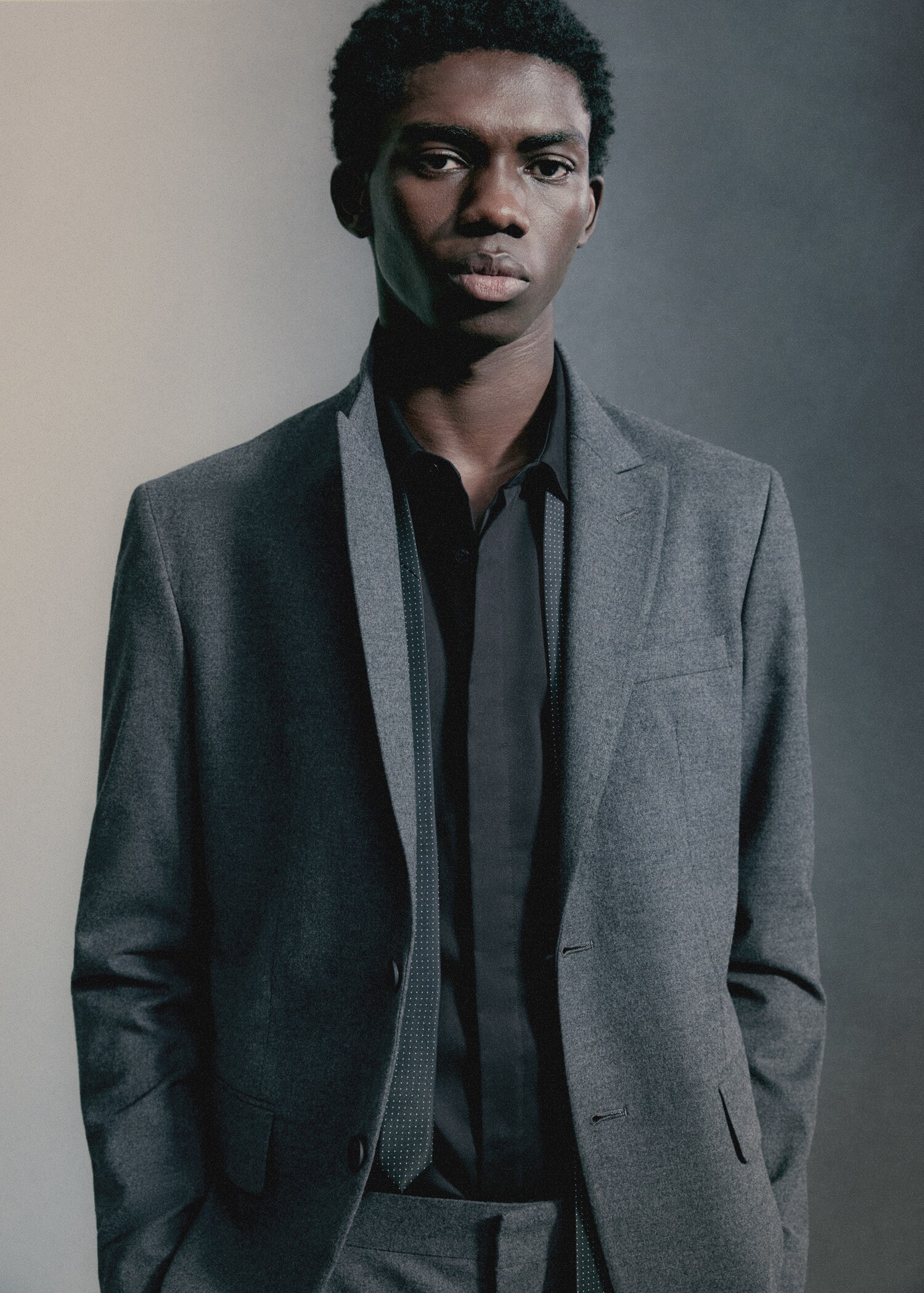 Slim-fit suit shirt with hidden buttons - Details of the article 5