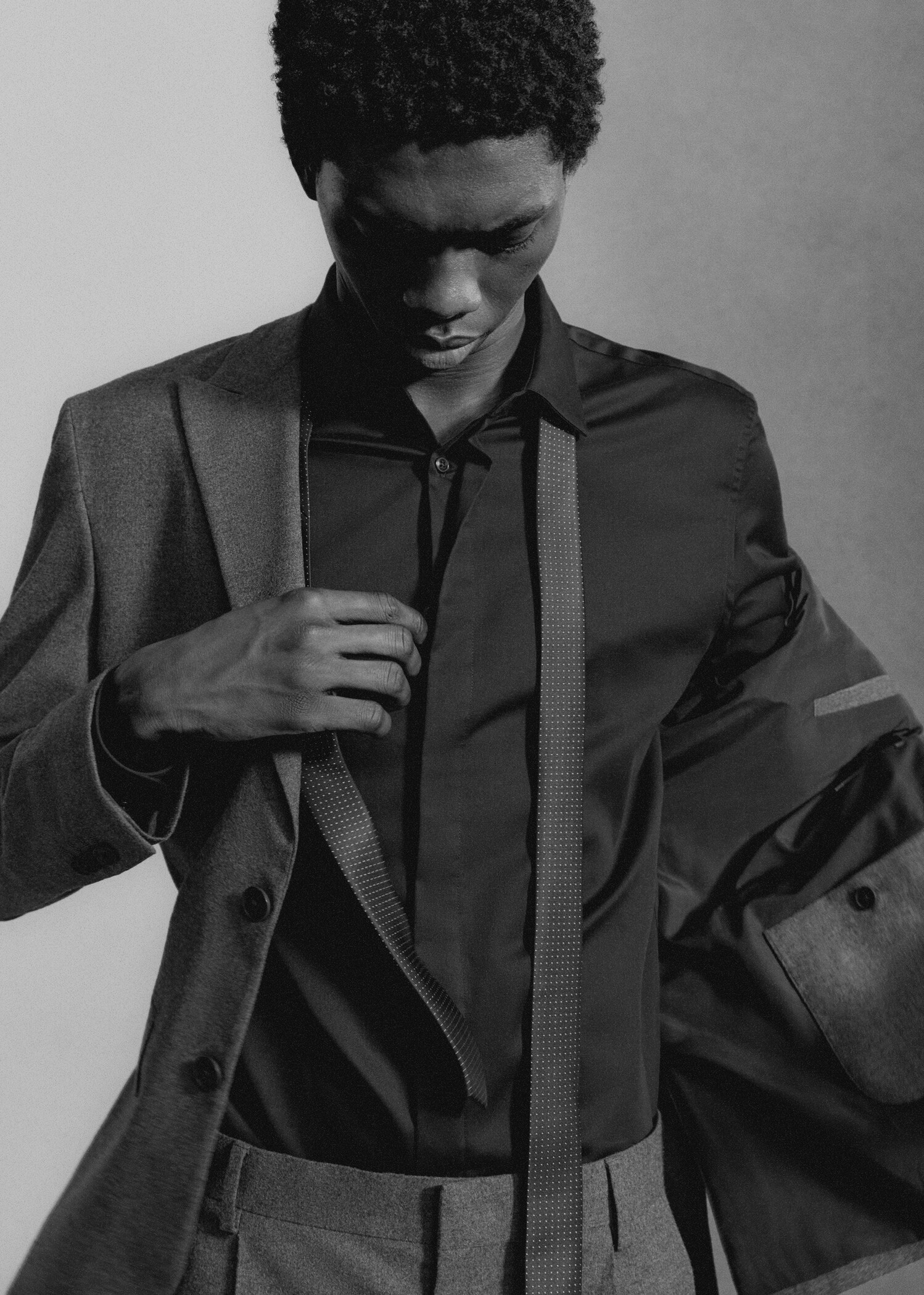 Slim-fit suit shirt with hidden buttons - Details of the article 7