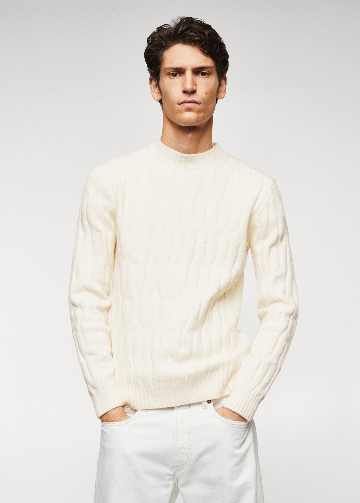 Knitted braided sweater - Medium plane