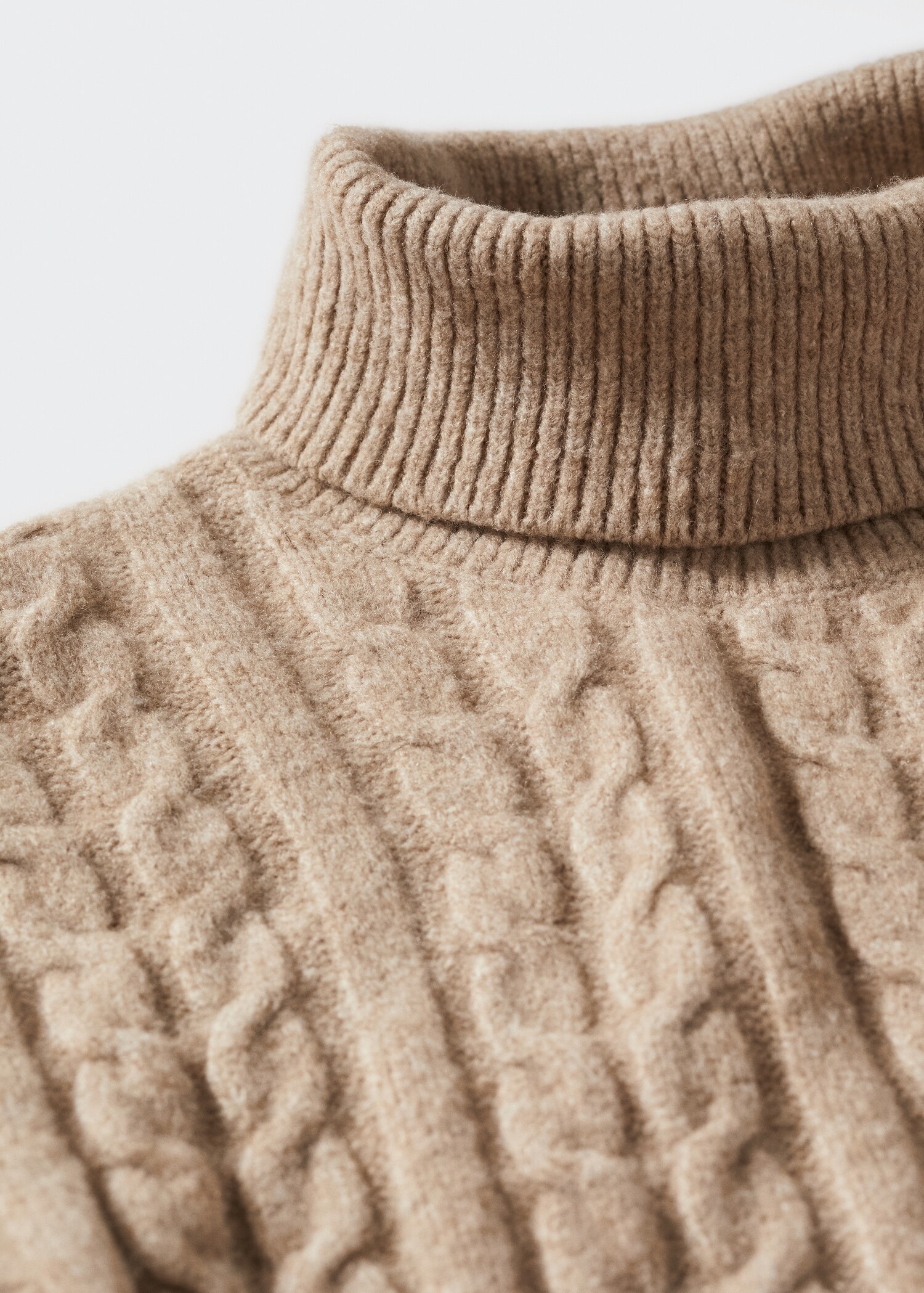 Rollkragenpullover mit Zopfmuster - Detail des Artikels 8