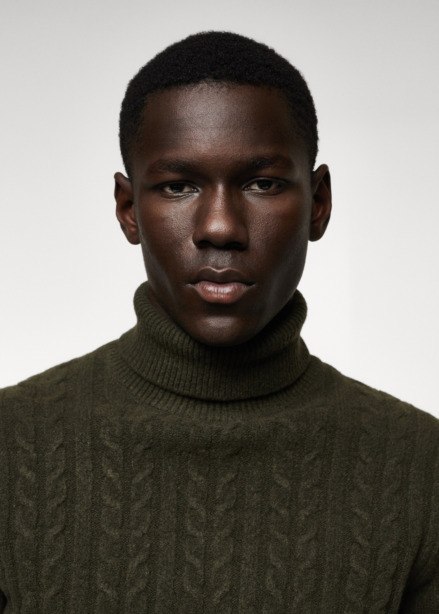 Rollkragenpullover mit Zopfmuster - Detail des Artikels 1