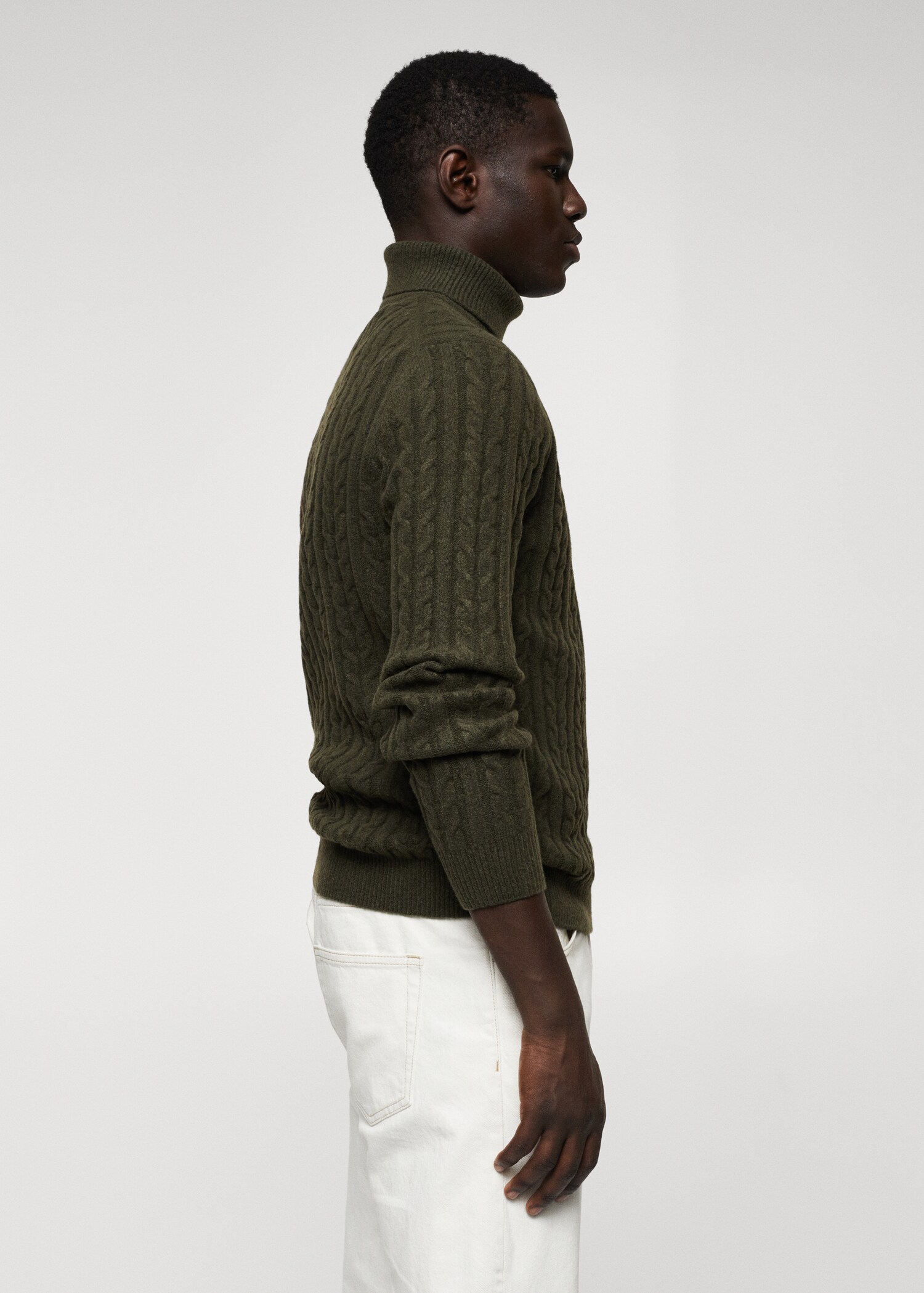 Rollkragenpullover mit Zopfmuster - Detail des Artikels 6