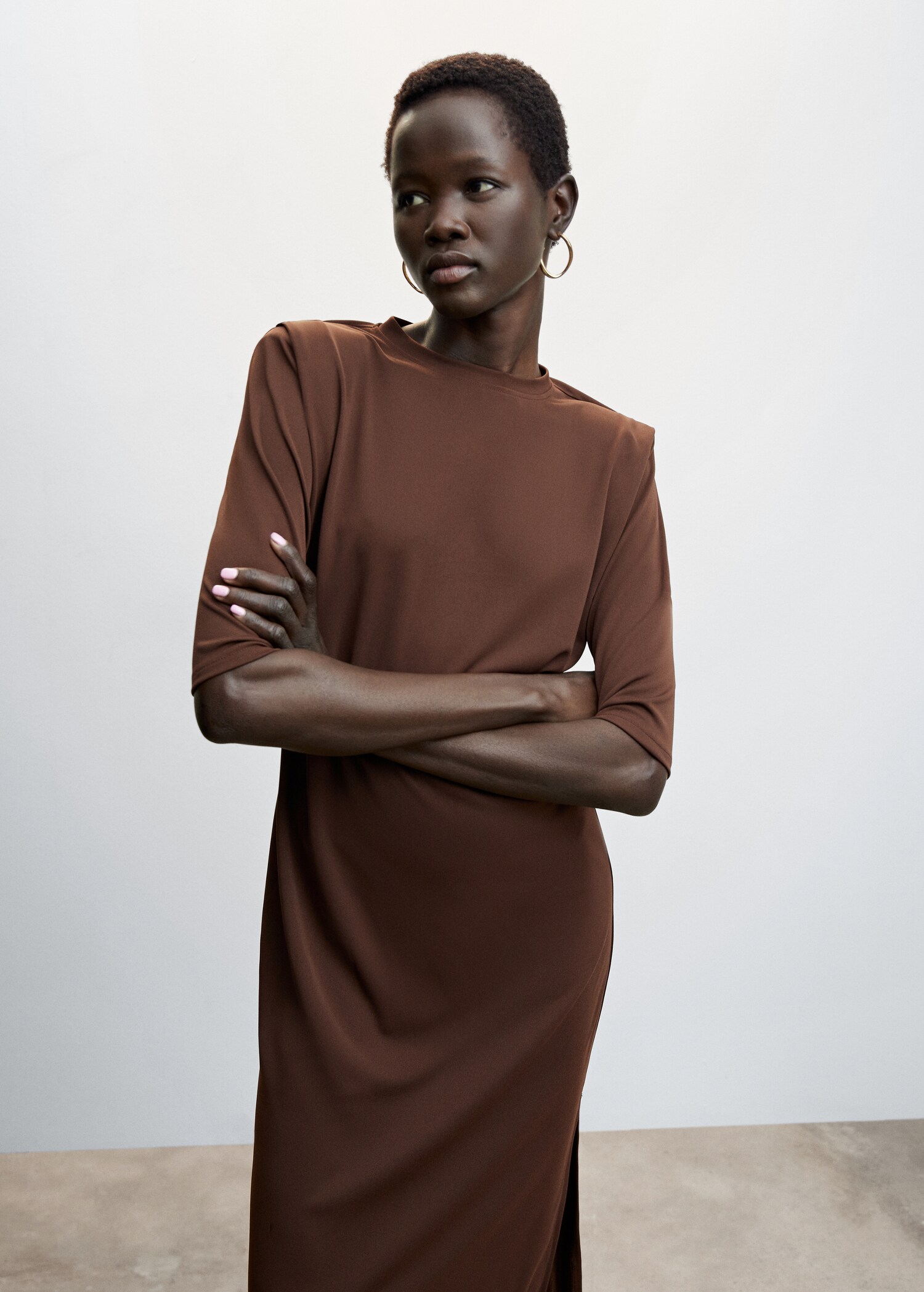 Robe manches courtes épaulettes - Plan moyen