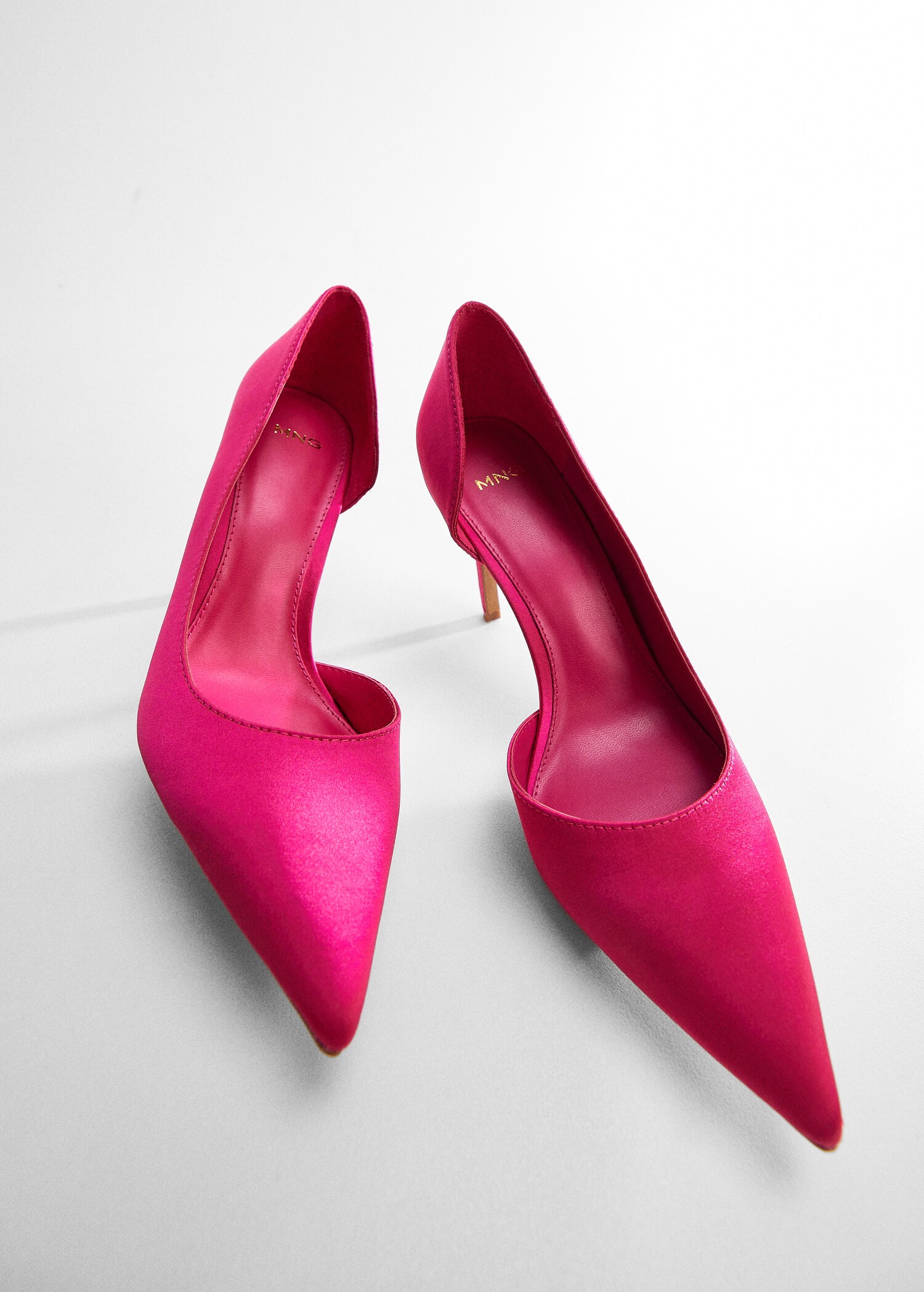 Asymmetrical satin pumps - Details of the article 5