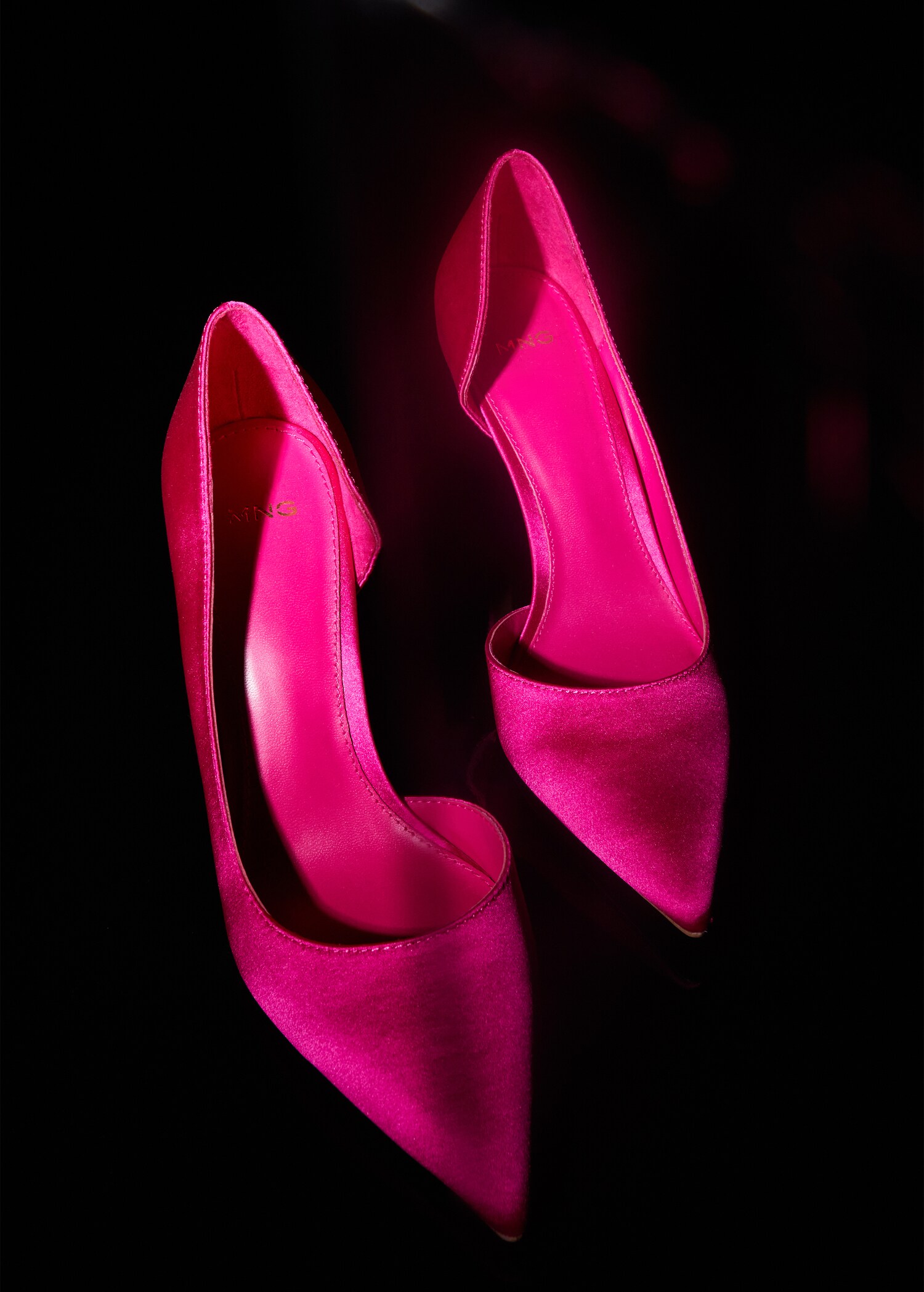 Asymmetrical satin pumps - Details of the article 7