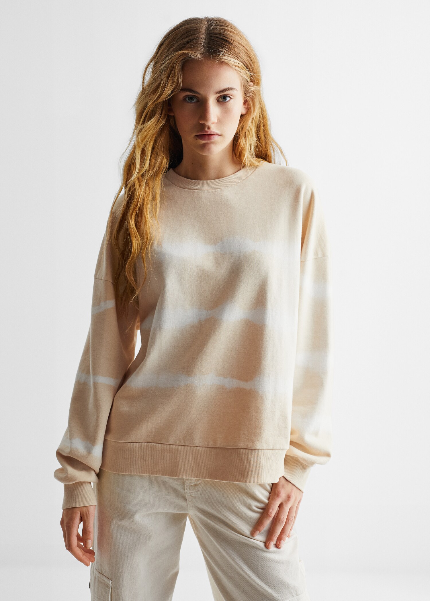 Sudadera tie-dye - Plano medio