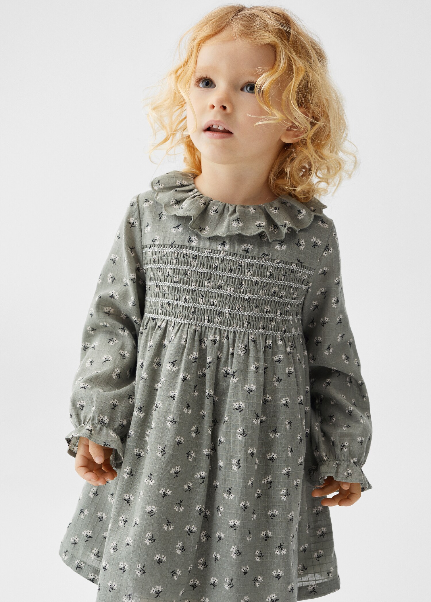 Robe à fleurs - Plan moyen