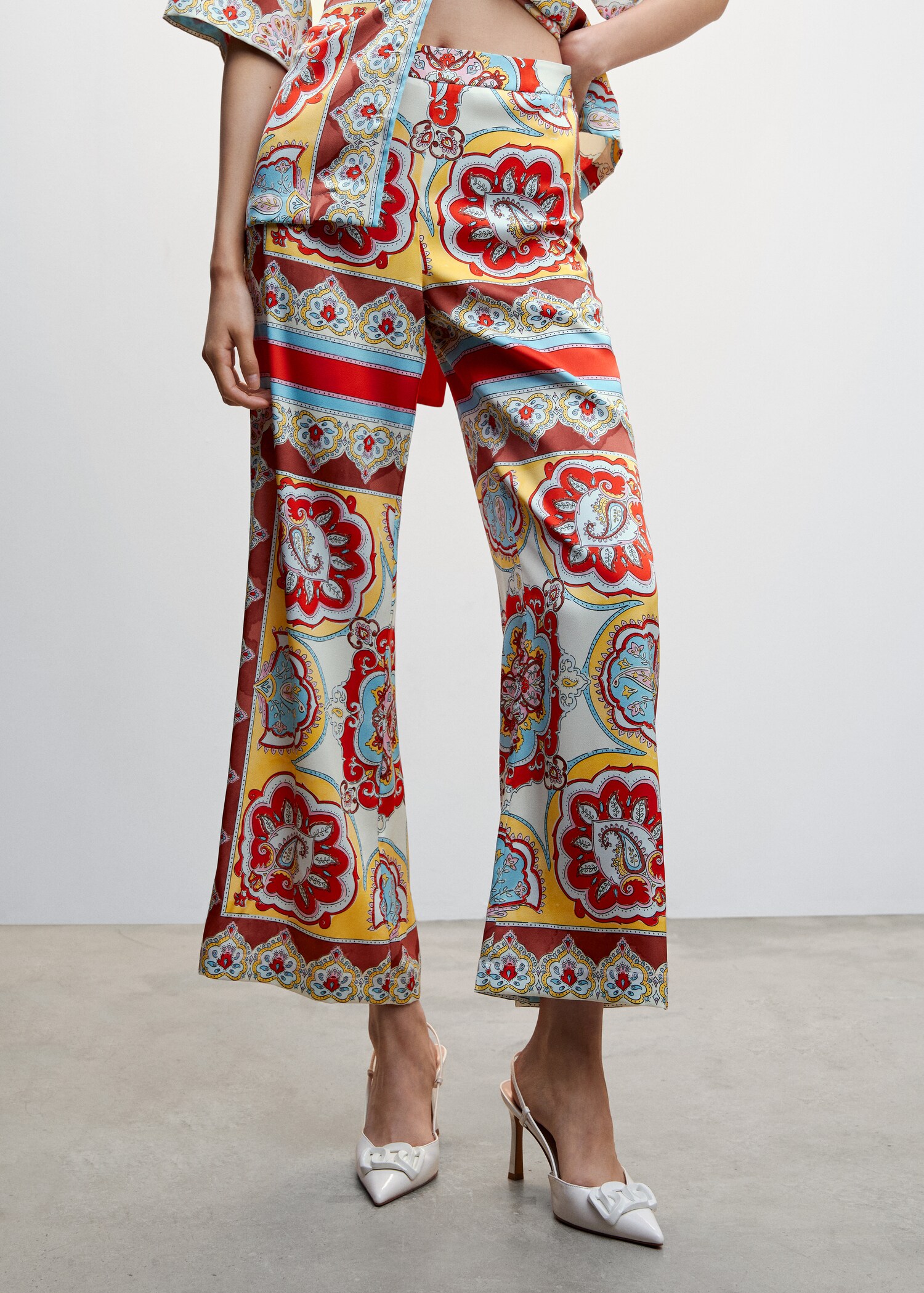 Pantalón estampado barroco - Plano medio