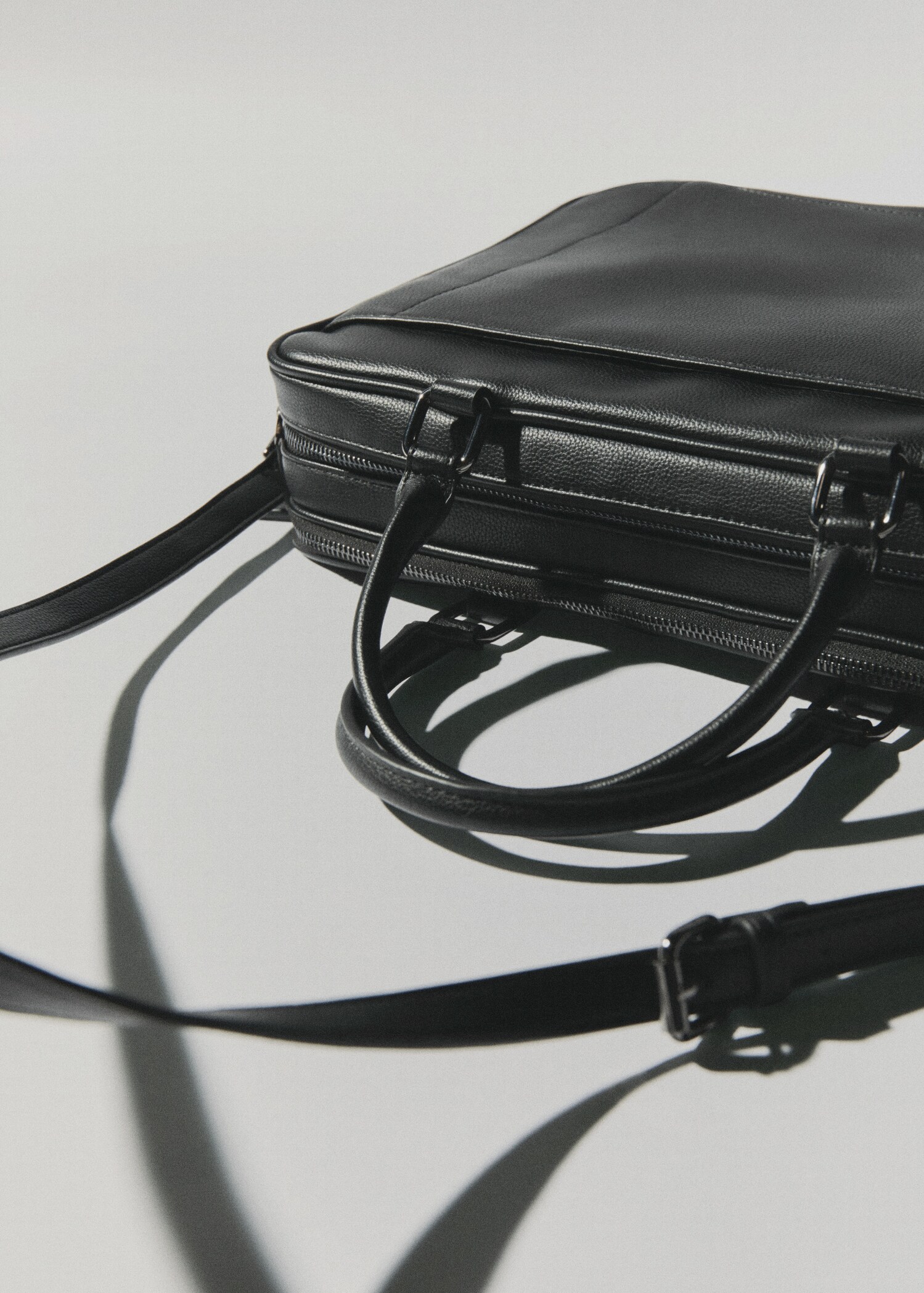 Leather-effect briefcase - Details of the article 9