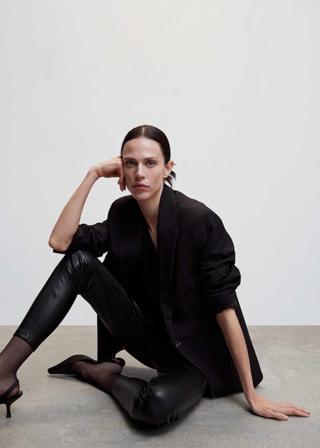 Leather effect leggings Women MANGO OUTLET Lithuania