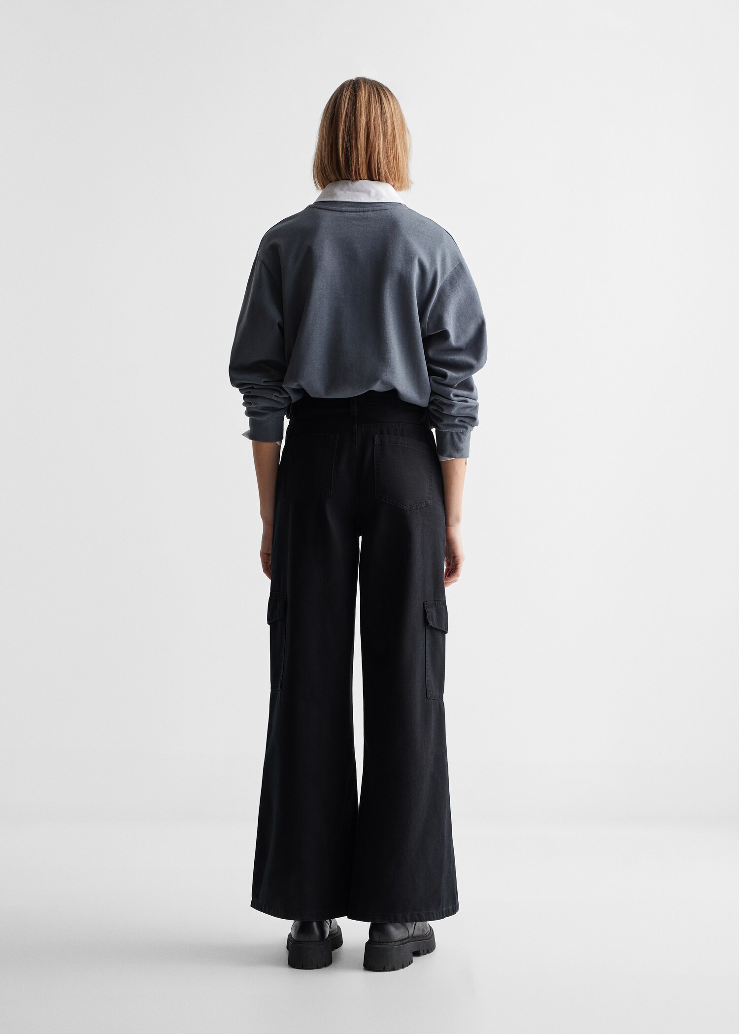 Cargo trousers with pocket - Reverse of the article