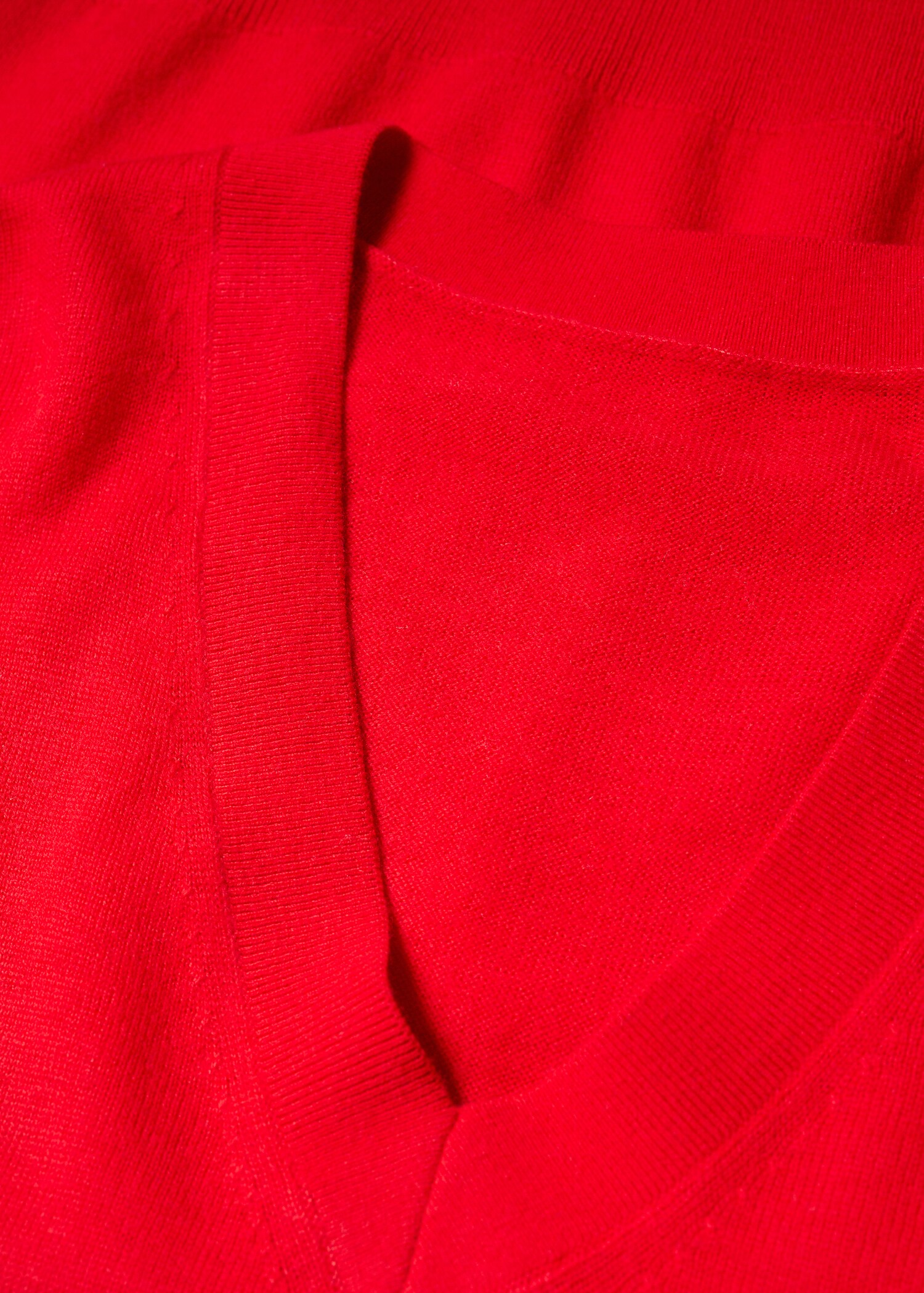 100% wool v-neck sweater - Details of the article 8
