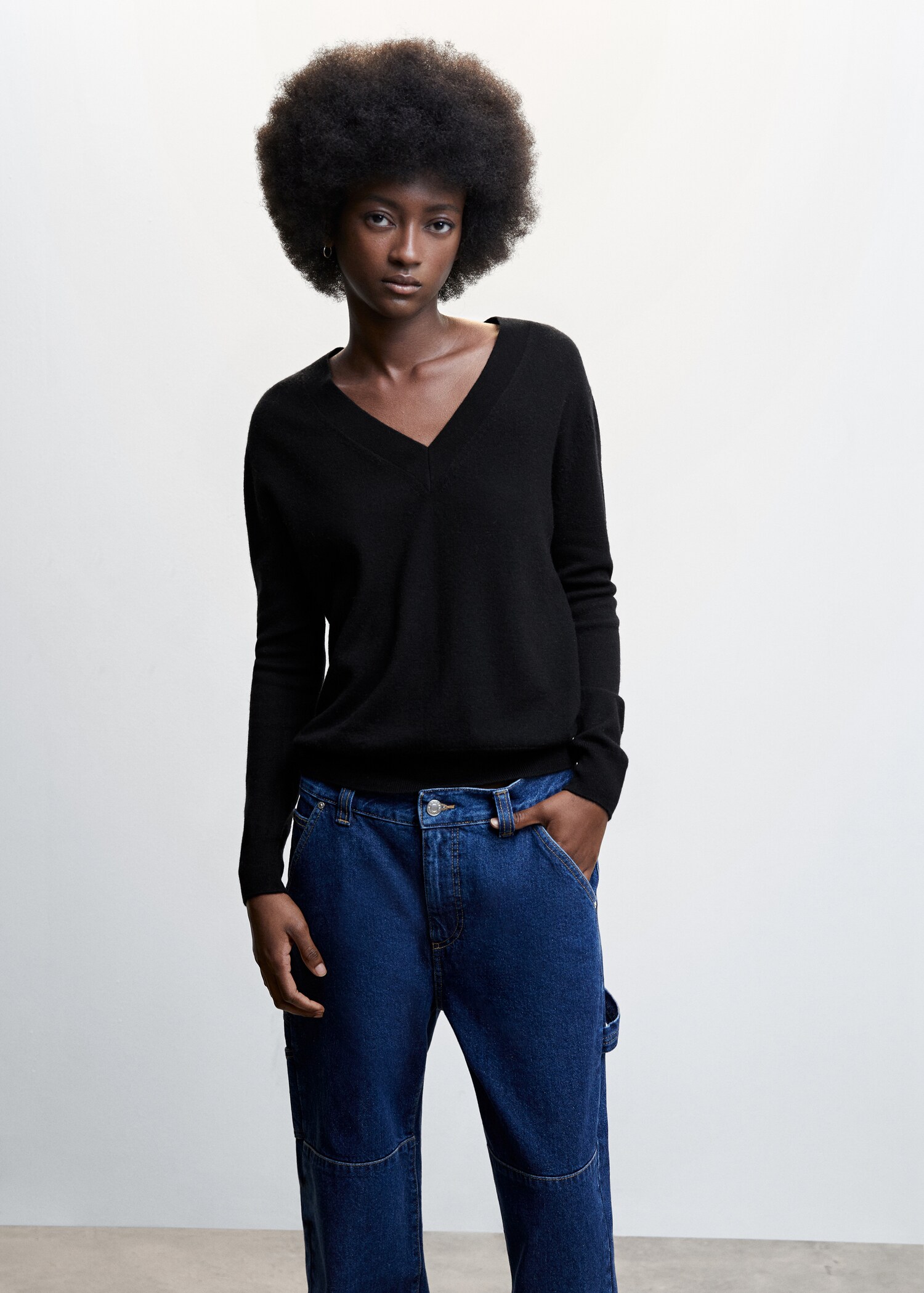 100% wool v-neck sweater - Medium plane