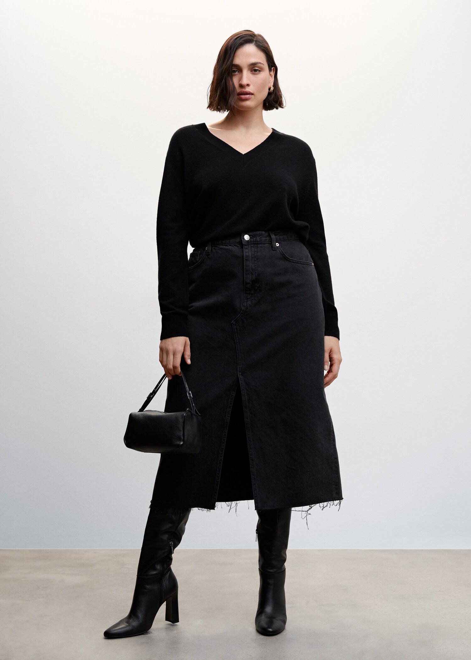 100% wool v-neck sweater - Details of the article 3