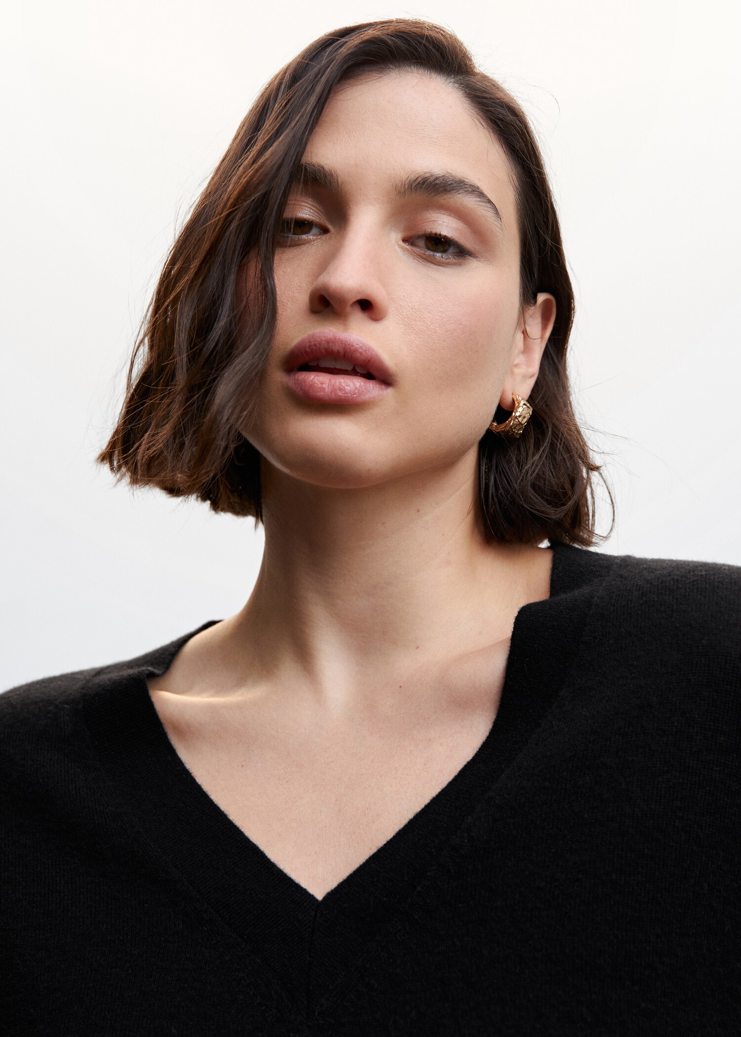 100% wool v-neck sweater - Details of the article 4