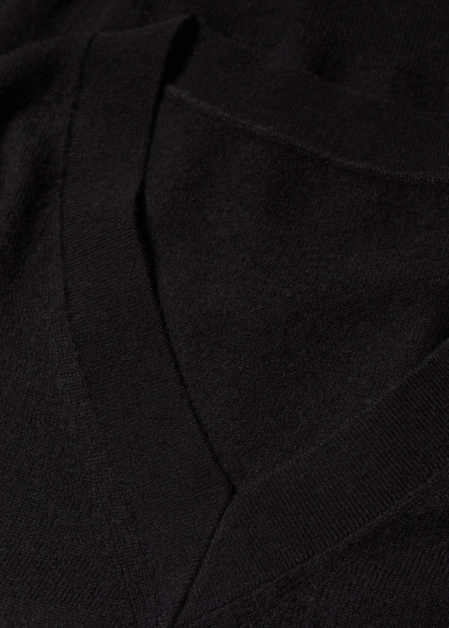 100% wool v-neck sweater - Details of the article 8